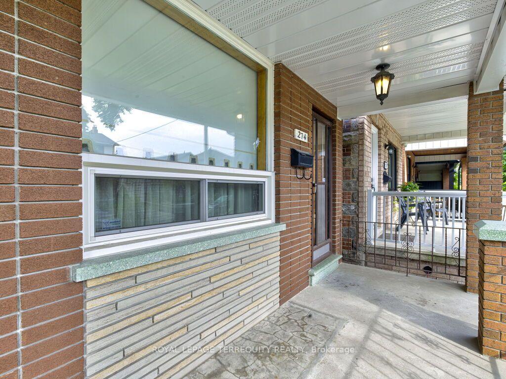 Photo 4 of 274 Harvie Avenue, Toronto, Caledonia-Fairbank — HOMEH