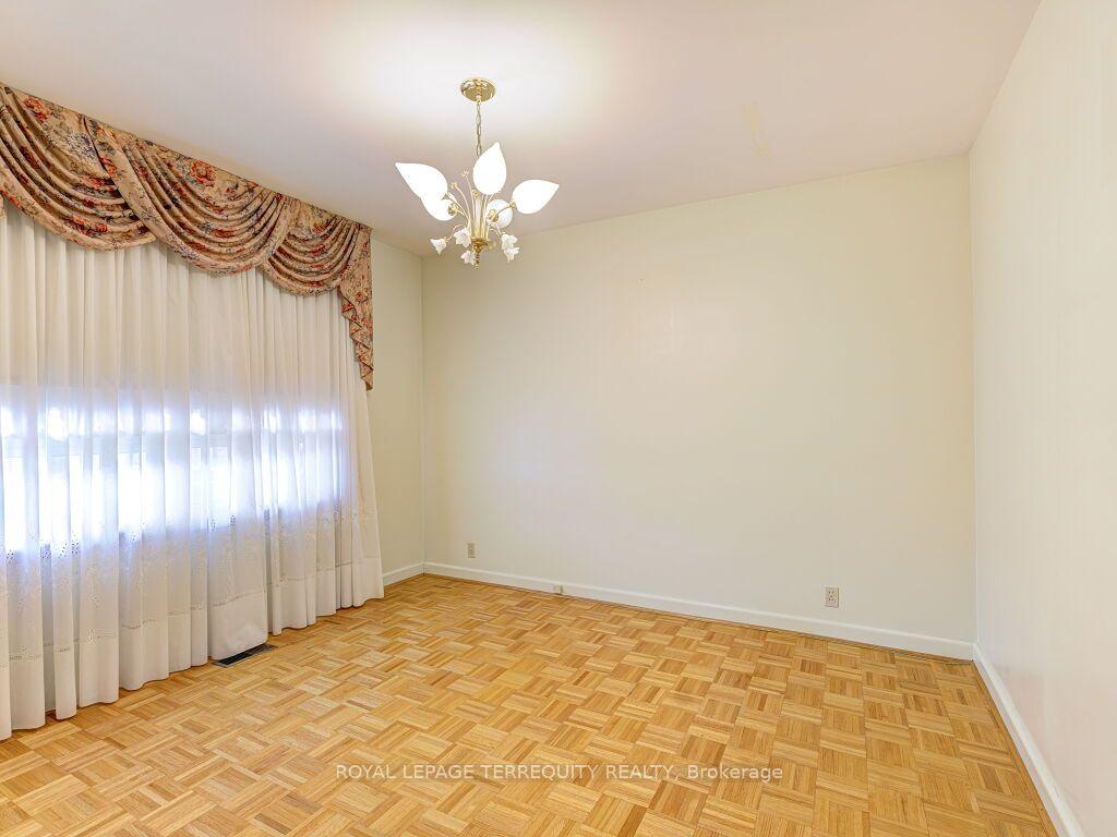 Photo 6 of 274 Harvie Avenue, Toronto, Caledonia-Fairbank — HOMEH