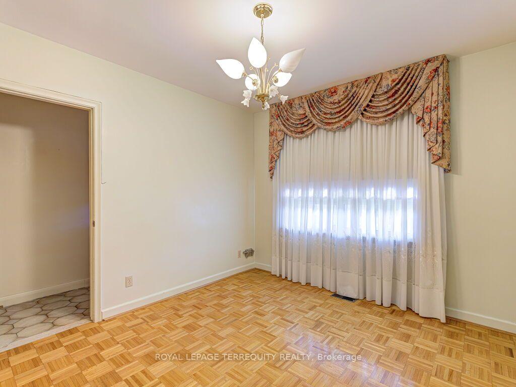 Photo 7 of 274 Harvie Avenue, Toronto, Caledonia-Fairbank — HOMEH