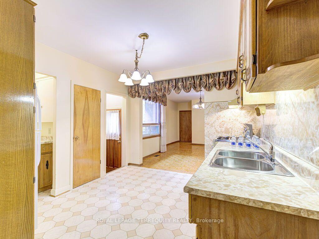 Photo 13 of 274 Harvie Avenue, Toronto, Caledonia-Fairbank — HOMEH