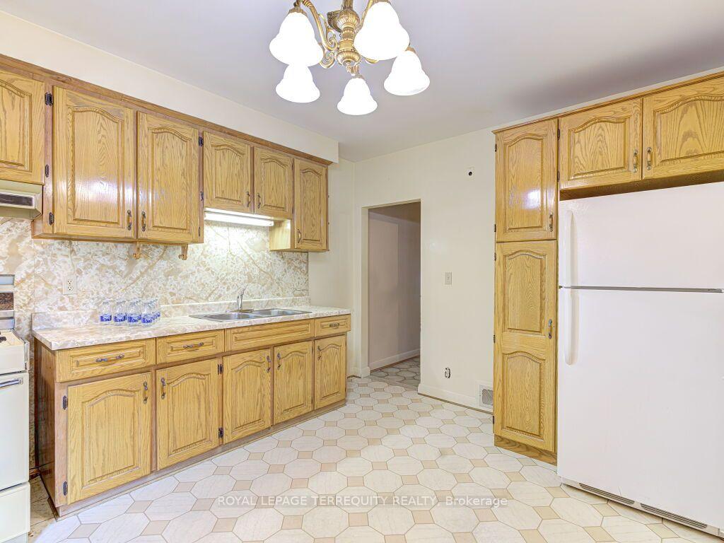 Photo 17 of 274 Harvie Avenue, Toronto, Caledonia-Fairbank — HOMEH