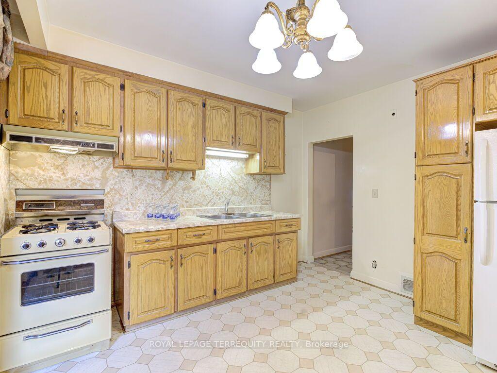Photo 18 of 274 Harvie Avenue, Toronto, Caledonia-Fairbank — HOMEH
