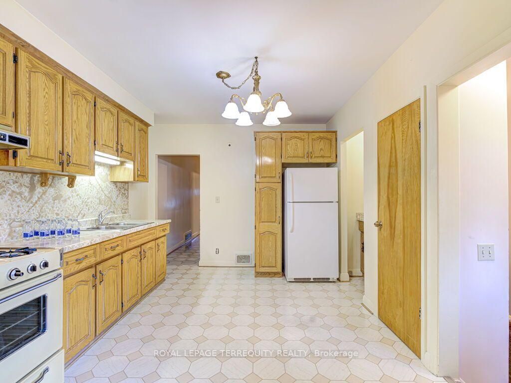 Photo 21 of 274 Harvie Avenue, Toronto, Caledonia-Fairbank — HOMEH
