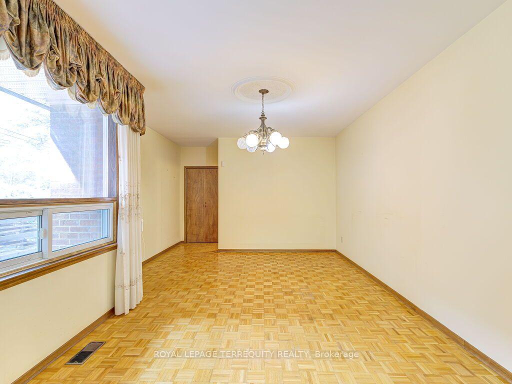 Photo 22 of 274 Harvie Avenue, Toronto, Caledonia-Fairbank — HOMEH