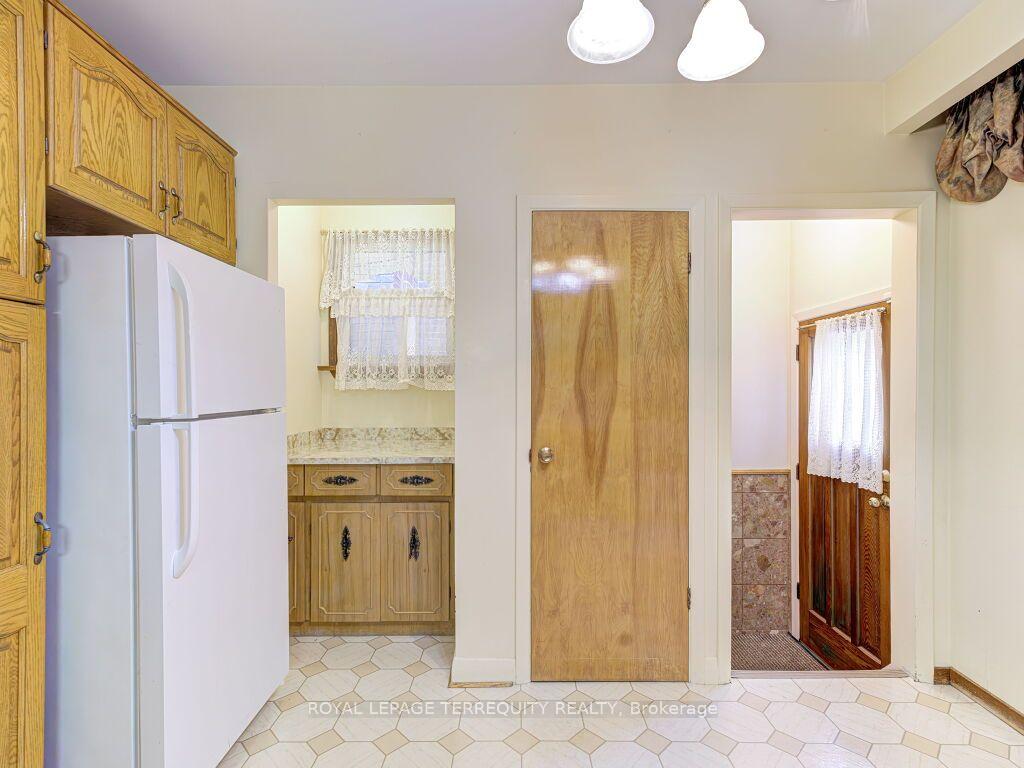 Photo 24 of 274 Harvie Avenue, Toronto, Caledonia-Fairbank — HOMEH