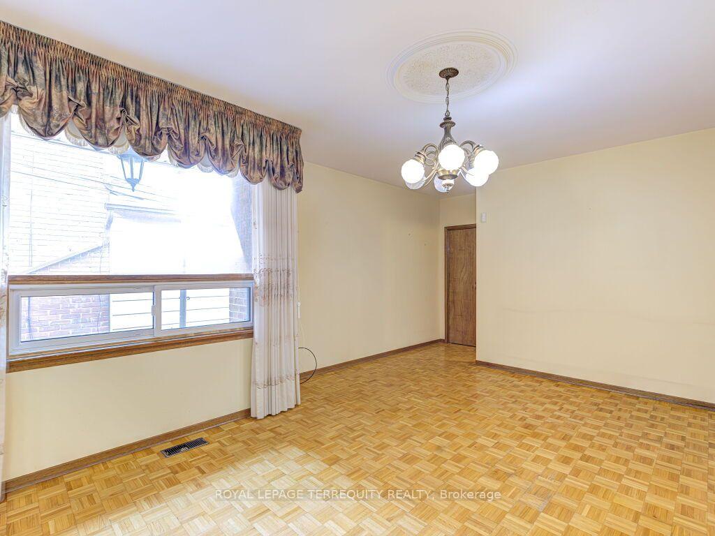 Photo 25 of 274 Harvie Avenue, Toronto, Caledonia-Fairbank — HOMEH
