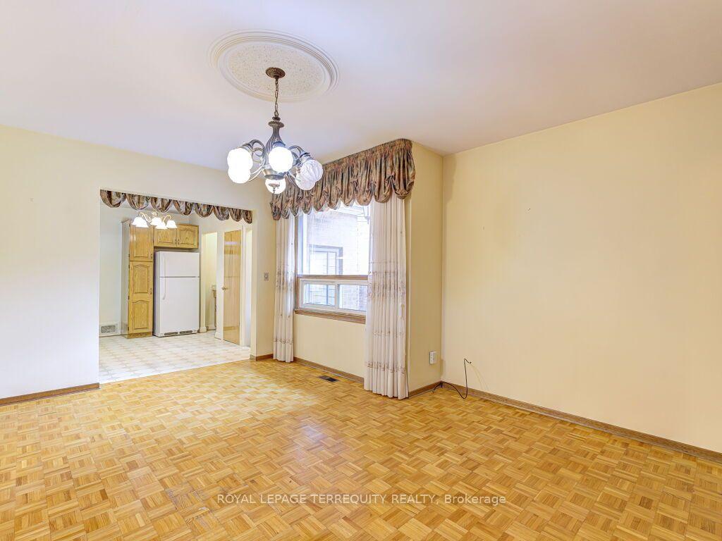 Photo 26 of 274 Harvie Avenue, Toronto, Caledonia-Fairbank — HOMEH