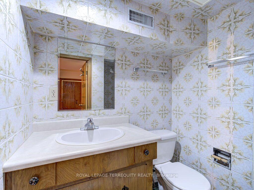 Photo 38 of 274 Harvie Avenue, Toronto, Caledonia-Fairbank — HOMEH