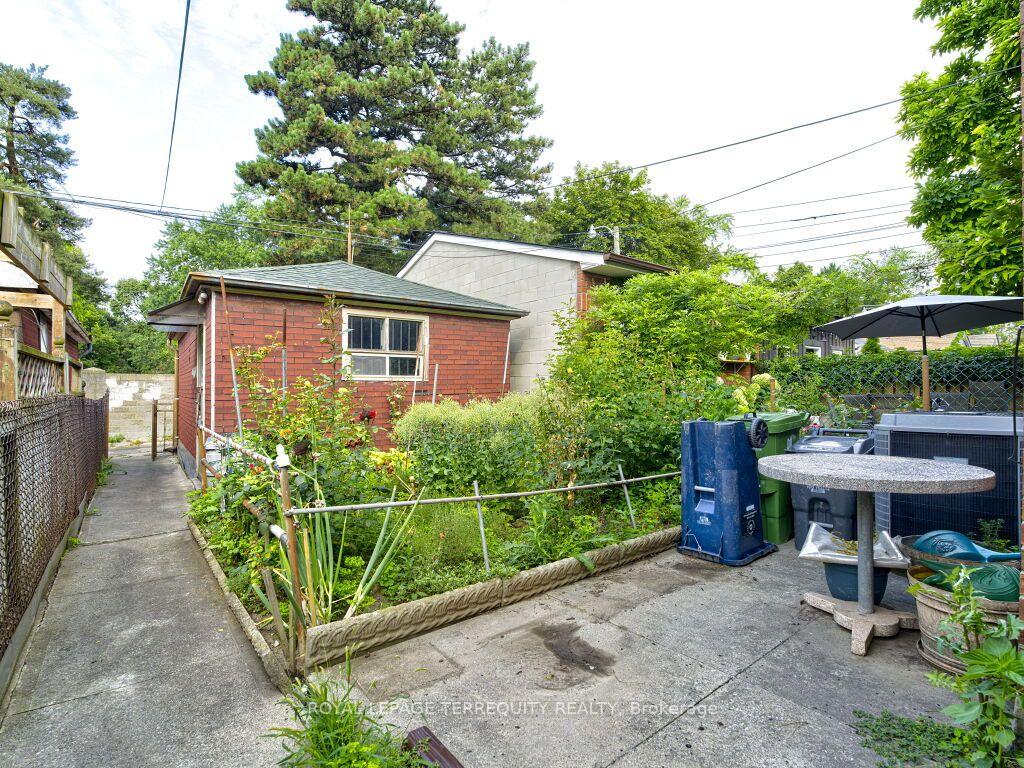 Photo 42 of 274 Harvie Avenue, Toronto, Caledonia-Fairbank — HOMEH