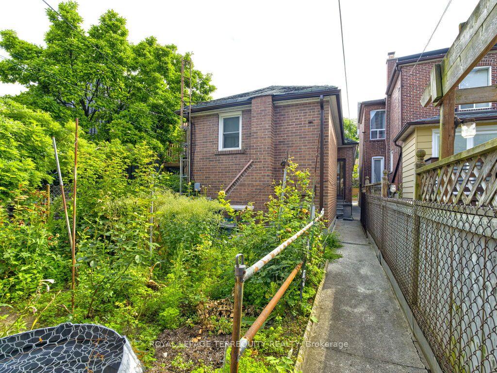Photo 45 of 274 Harvie Avenue, Toronto, Caledonia-Fairbank — HOMEH