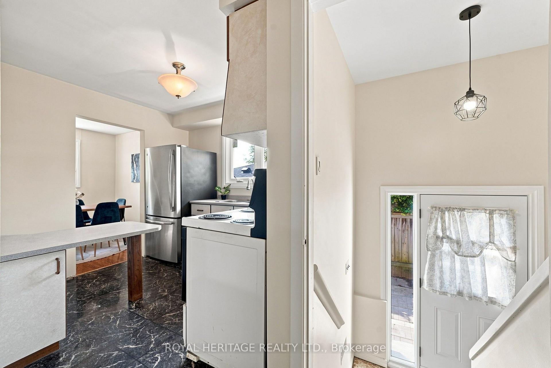 Photo 27 of 471 Rossland Road E, Oshawa, O'Neill — HOMEH