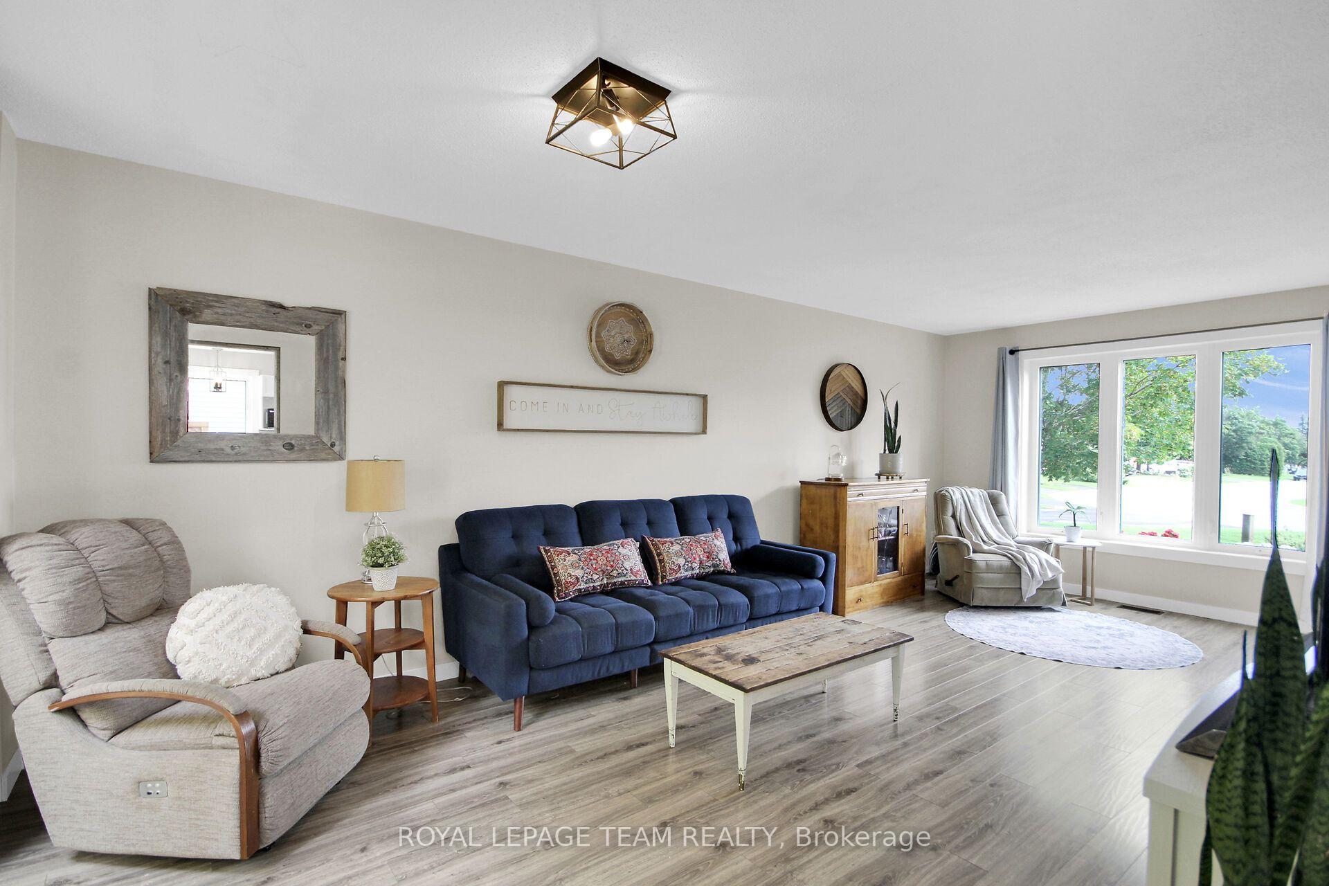 Photo 4 of 36 Steggall Crescent, Ottawa, Stittsville (Central) — HOMEH