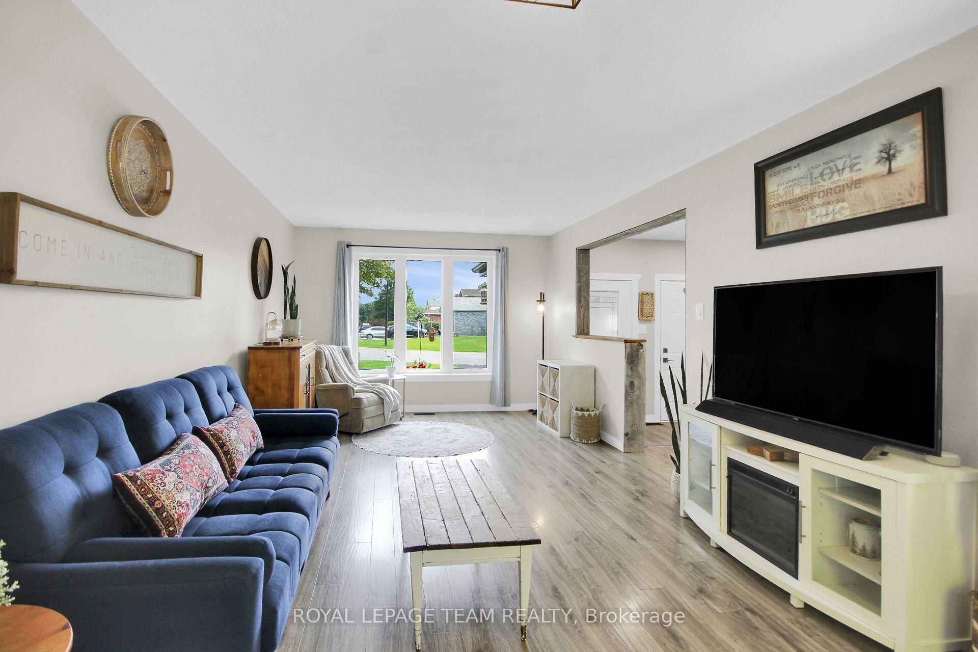 Photo 5 of 36 Steggall Crescent, Ottawa, Stittsville (Central) — HOMEH