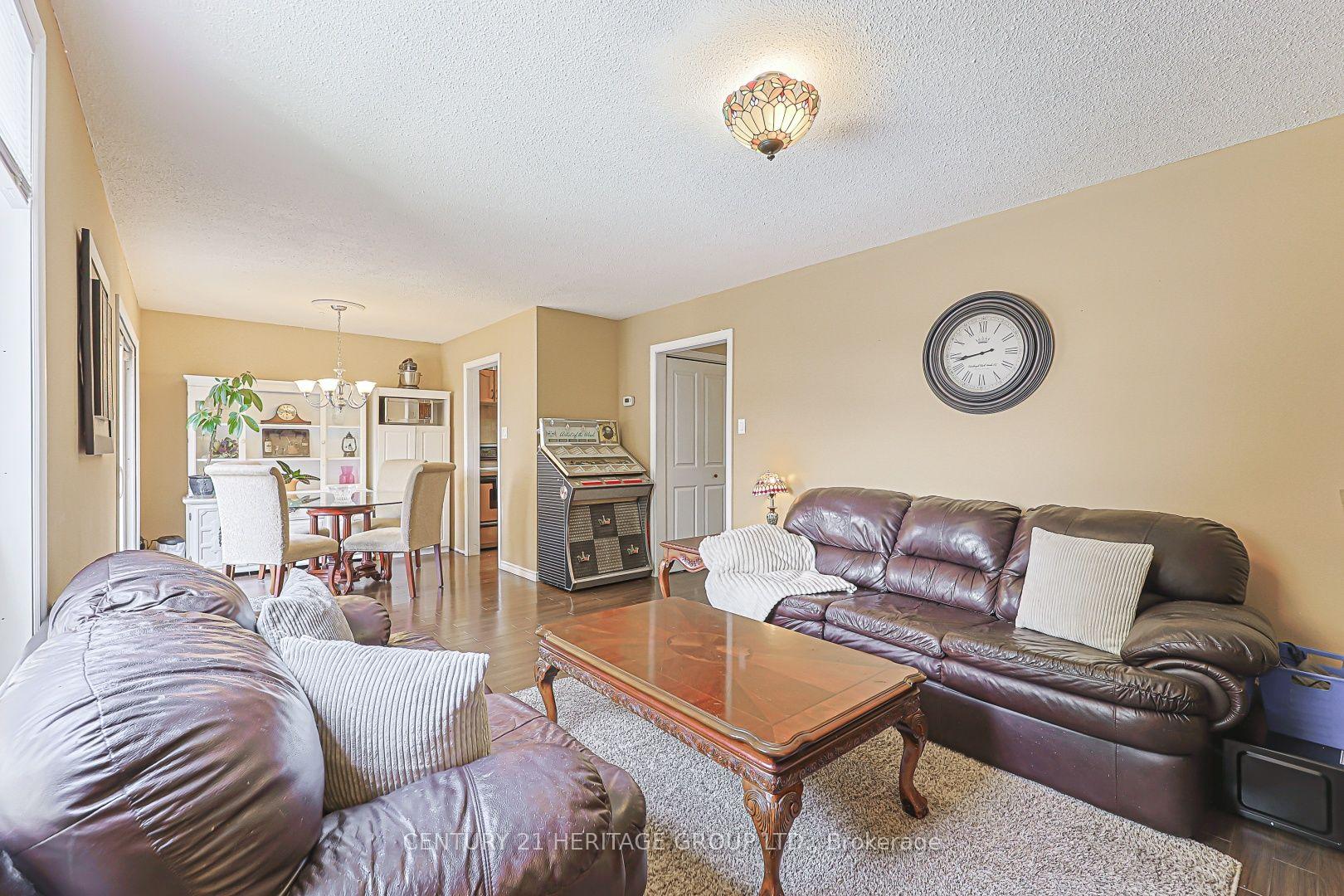 Photo 17 of 143 Thoms Crescent, Newmarket, Central Newmarket — HOMEH