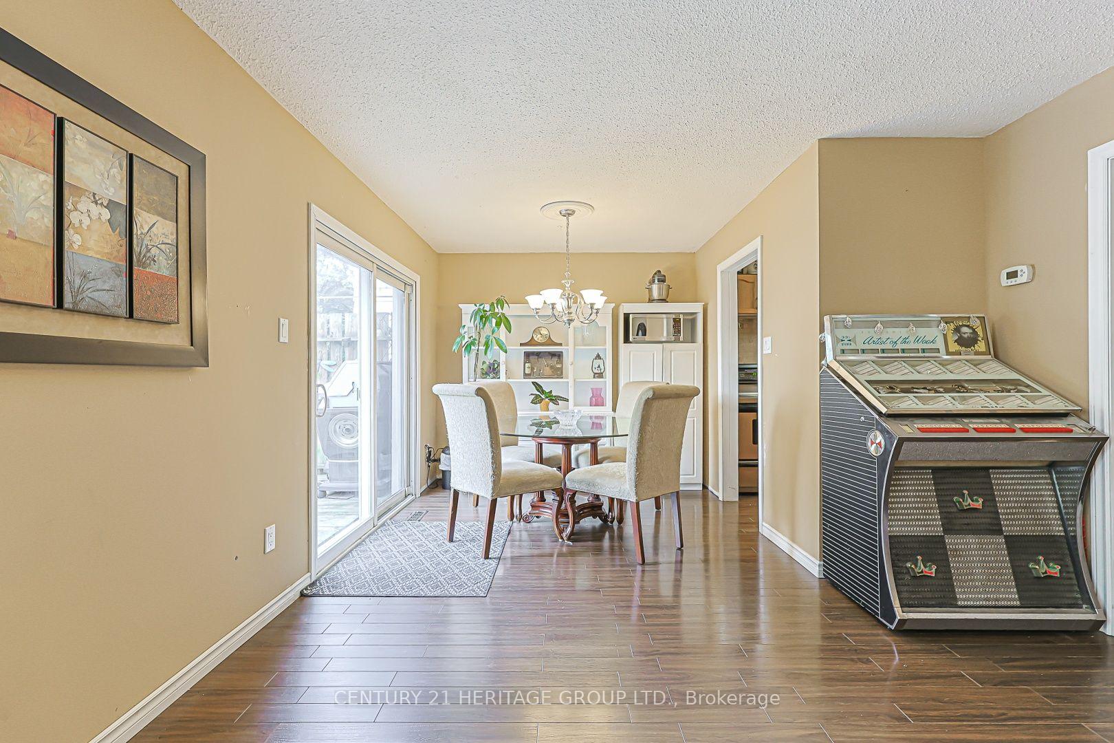 Photo 19 of 143 Thoms Crescent, Newmarket, Central Newmarket — HOMEH