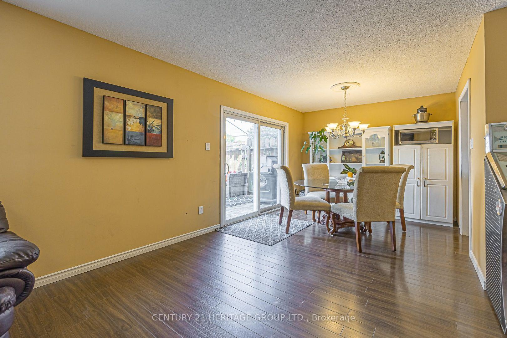 Photo 21 of 143 Thoms Crescent, Newmarket, Central Newmarket — HOMEH