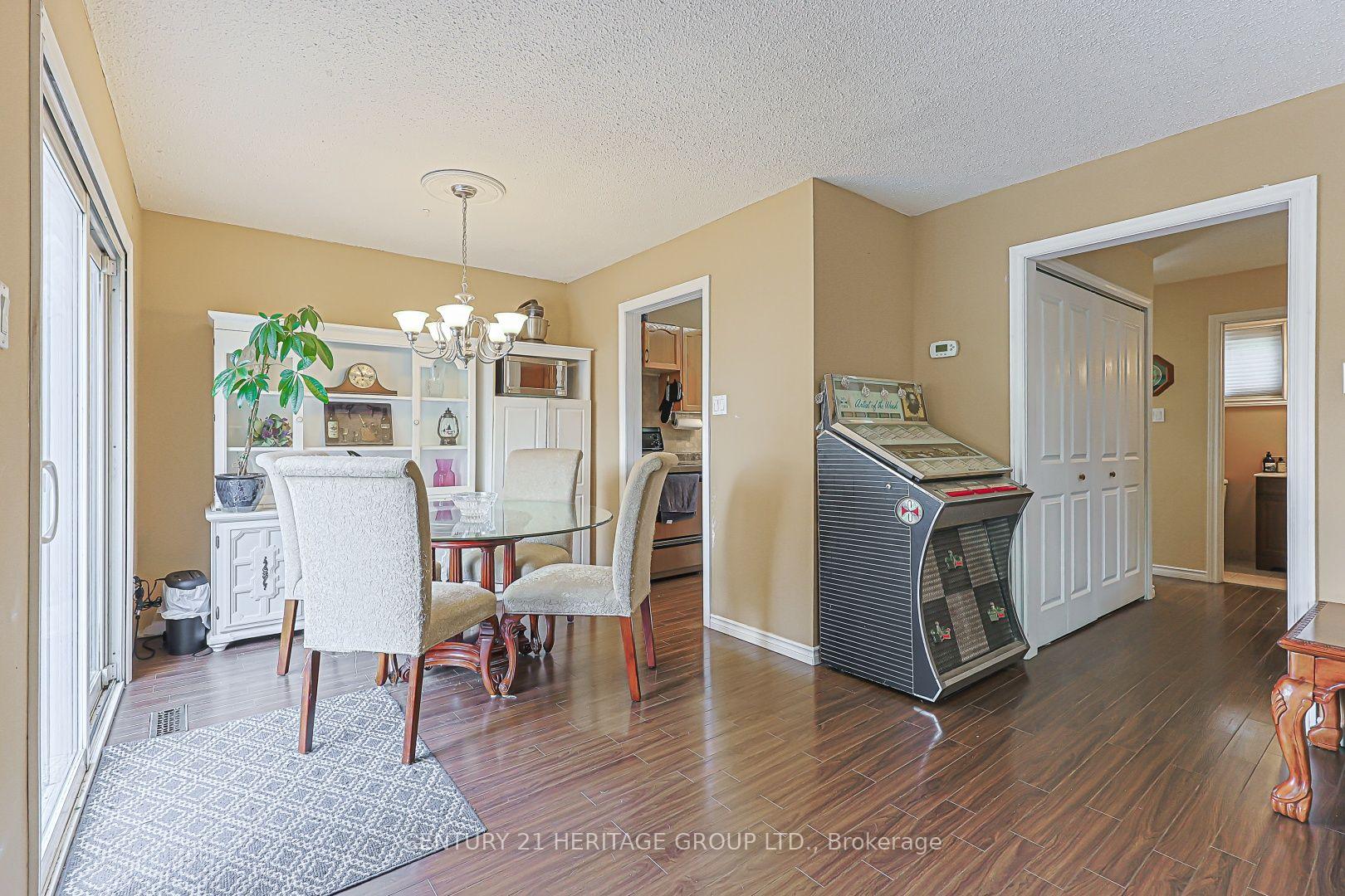 Photo 23 of 143 Thoms Crescent, Newmarket, Central Newmarket — HOMEH