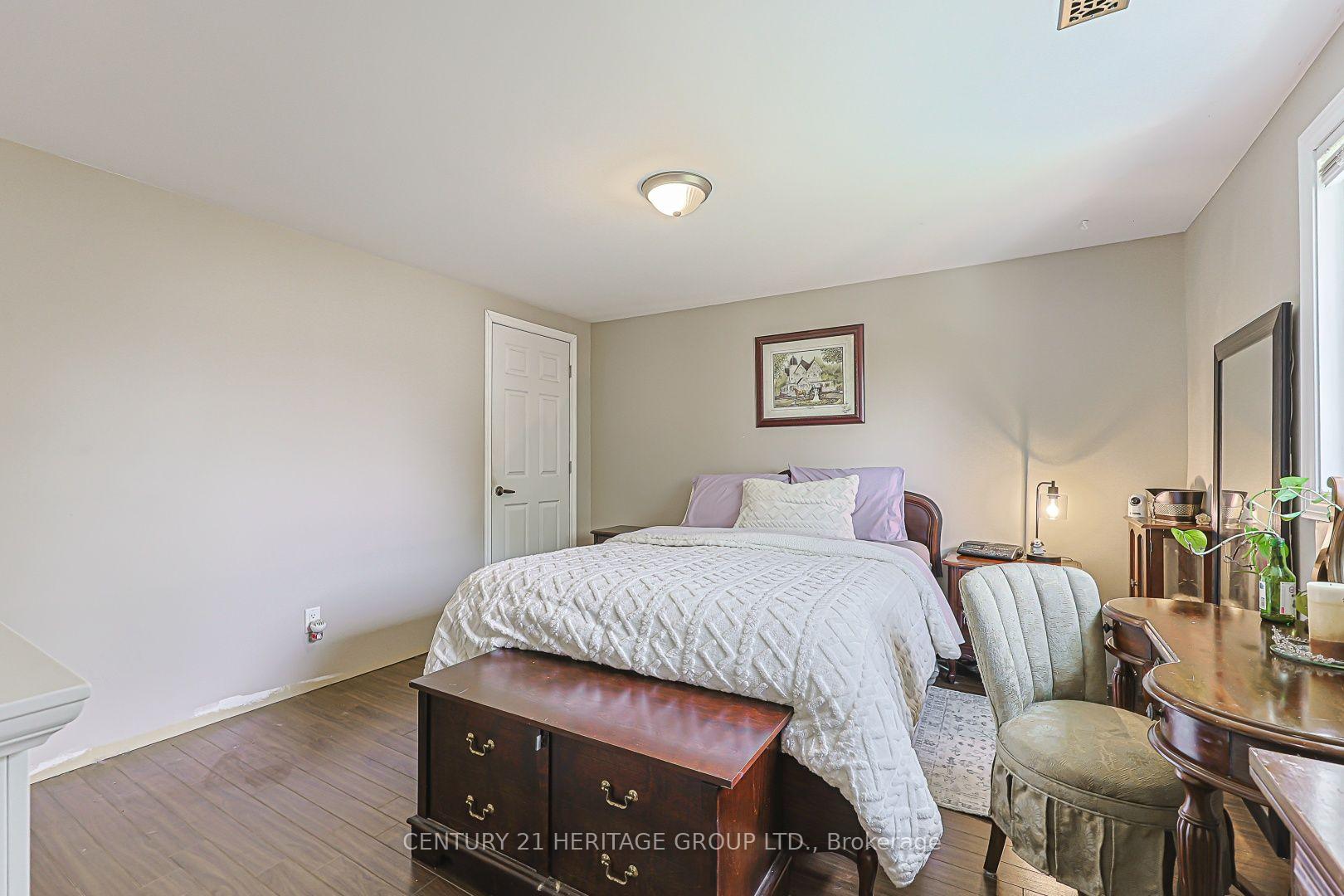 Photo 43 of 143 Thoms Crescent, Newmarket, Central Newmarket — HOMEH