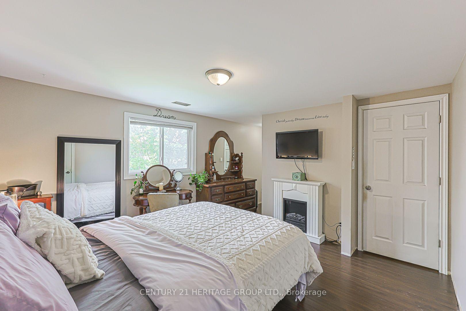 Photo 45 of 143 Thoms Crescent, Newmarket, Central Newmarket — HOMEH