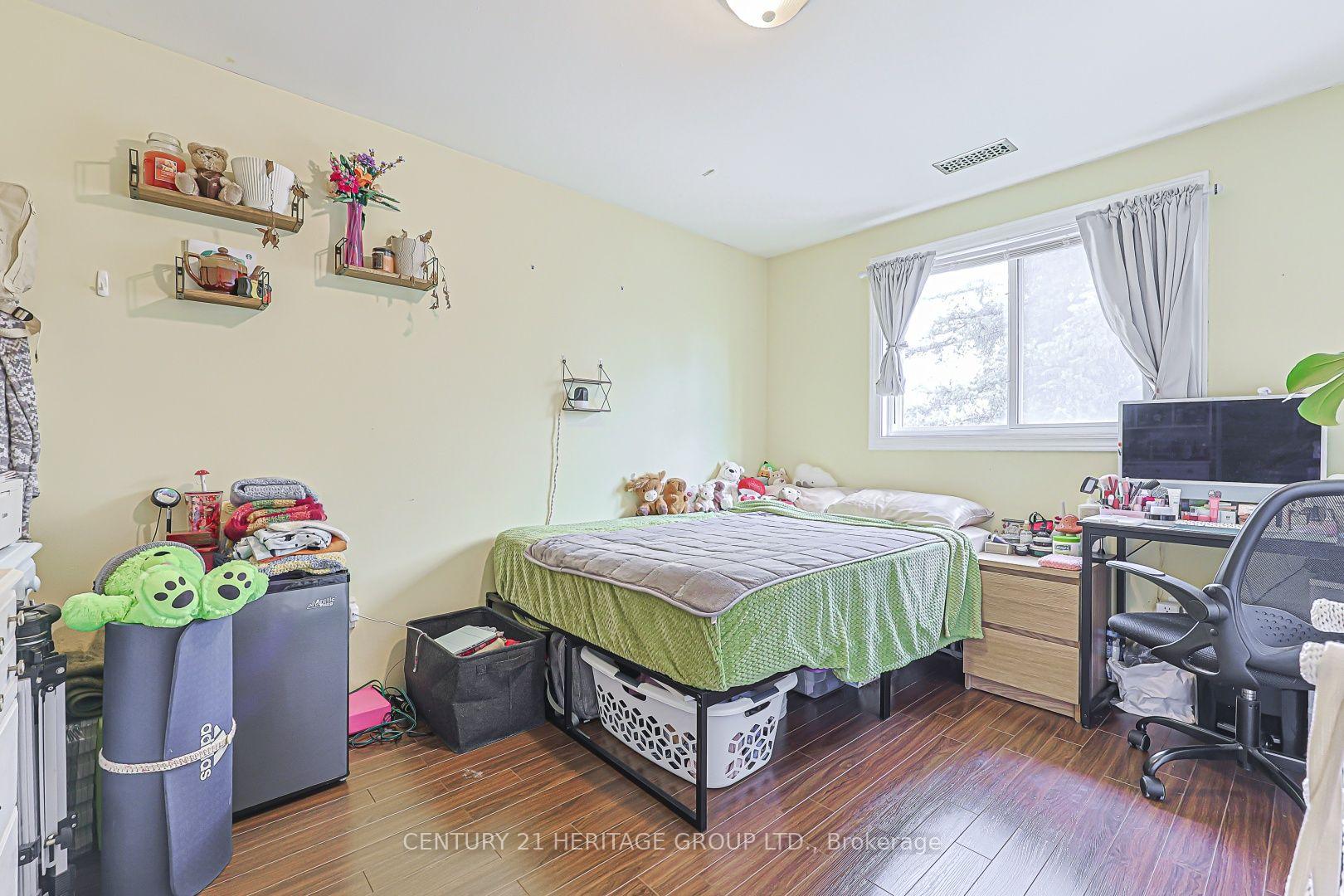 Photo 61 of 143 Thoms Crescent, Newmarket, Central Newmarket — HOMEH