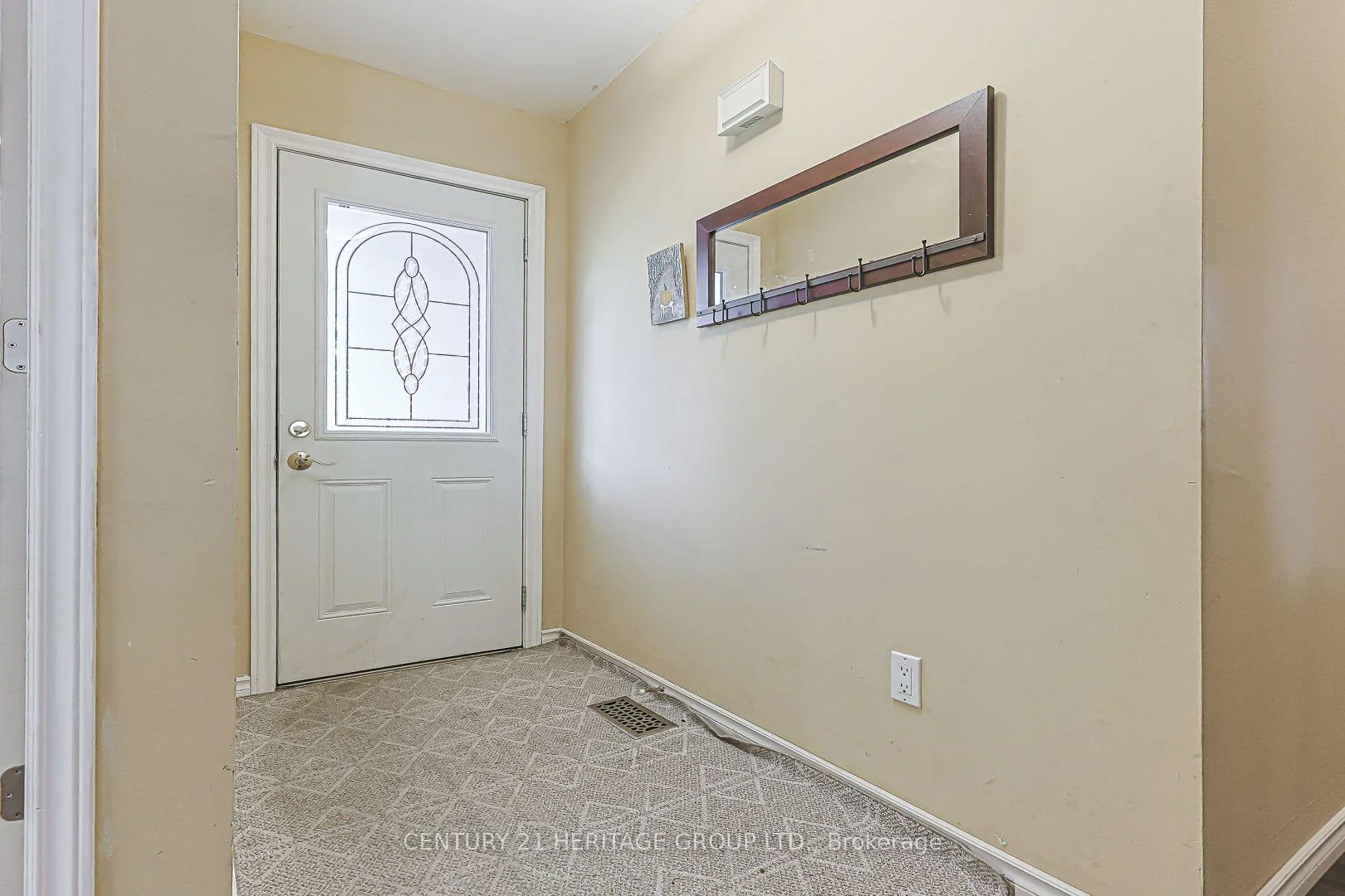 Photo 6 of 143 Thoms Crescent, Newmarket, Central Newmarket — HOMEH