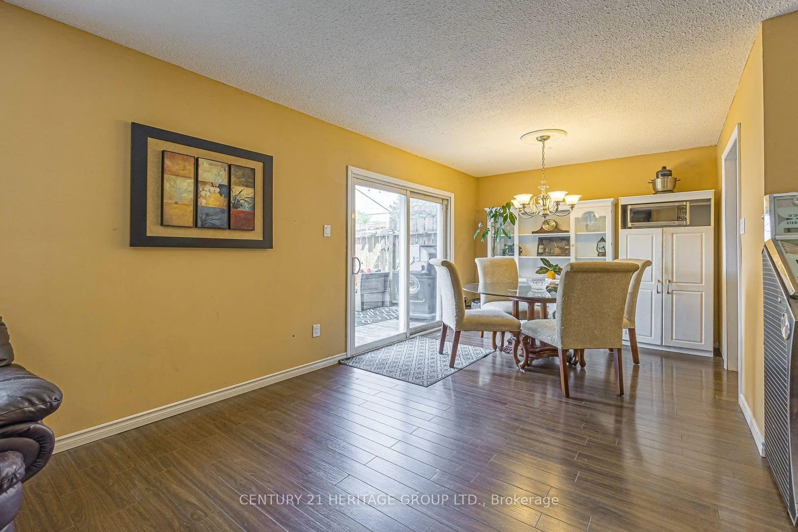 Photo 20 of 143 Thoms Crescent, Newmarket, Central Newmarket — HOMEH