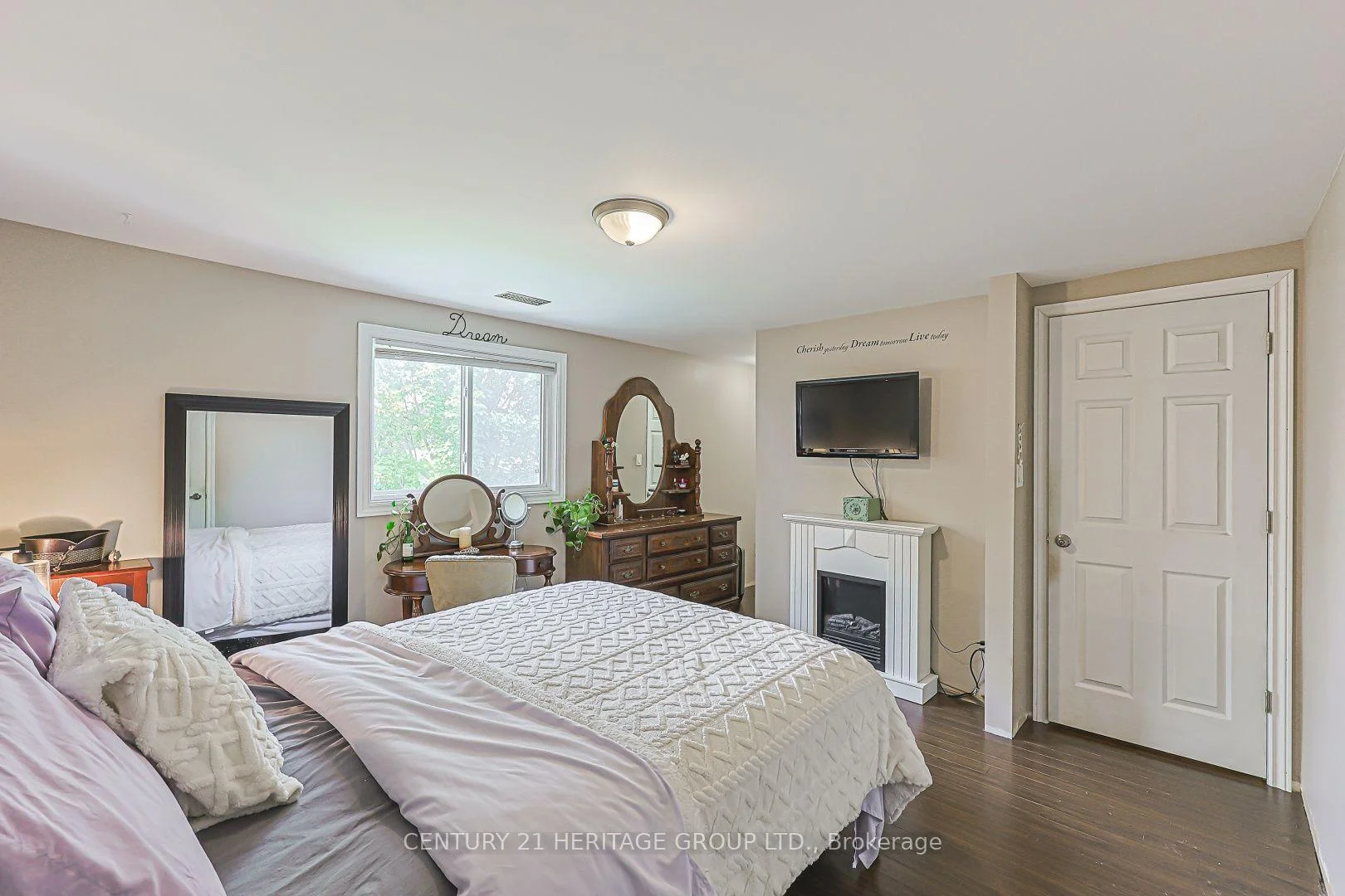 Photo 44 of 143 Thoms Crescent, Newmarket, Central Newmarket — HOMEH