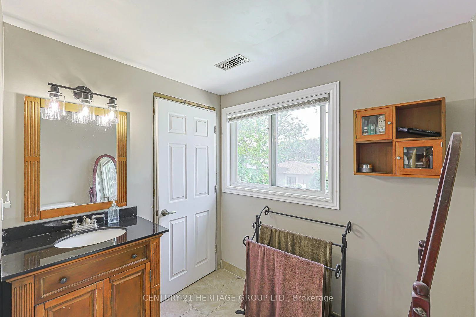 Photo 52 of 143 Thoms Crescent, Newmarket, Central Newmarket — HOMEH