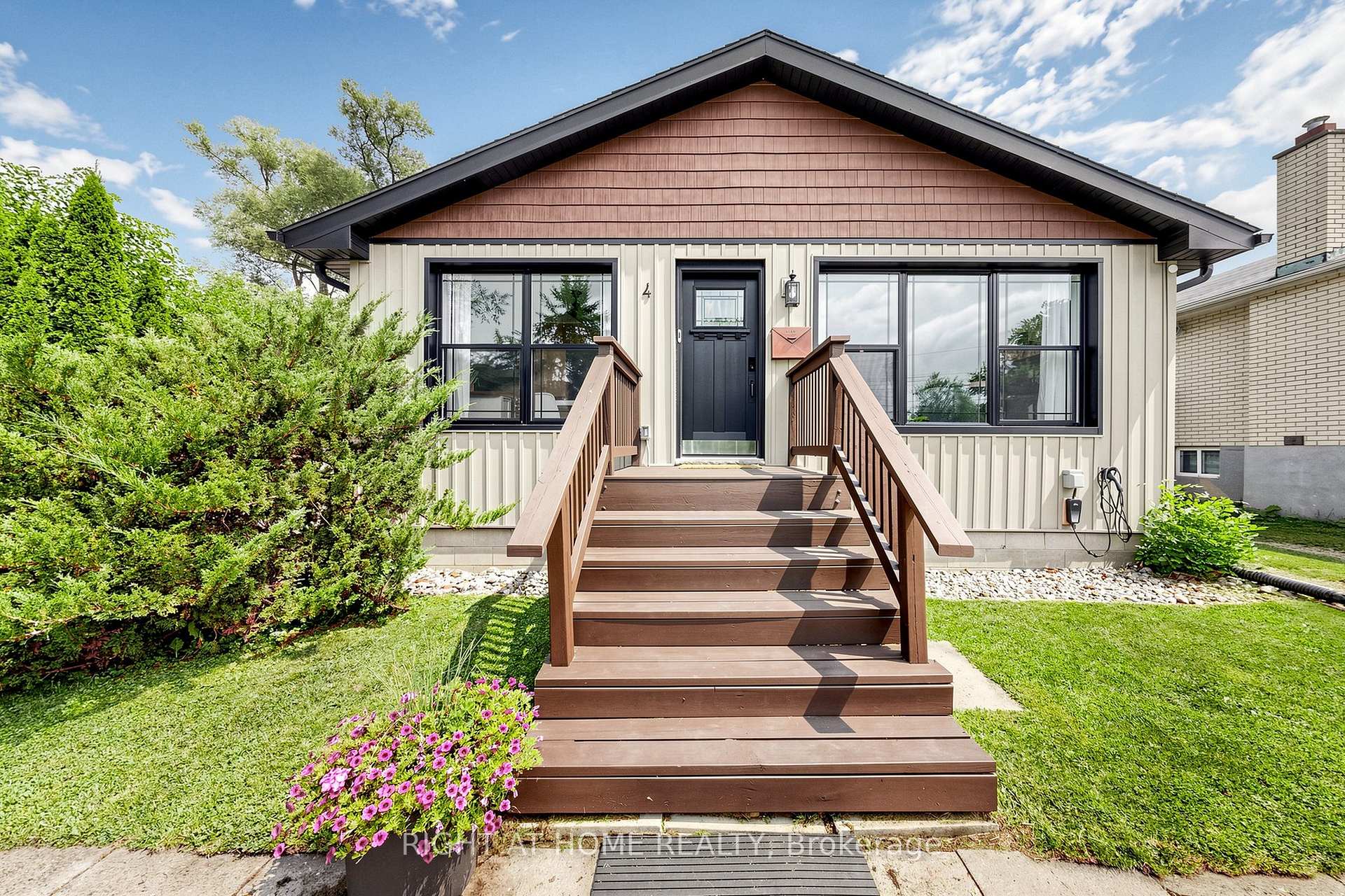 Photo 1 of 4 Waterbend Drive, Georgina, Keswick South — HOMEH