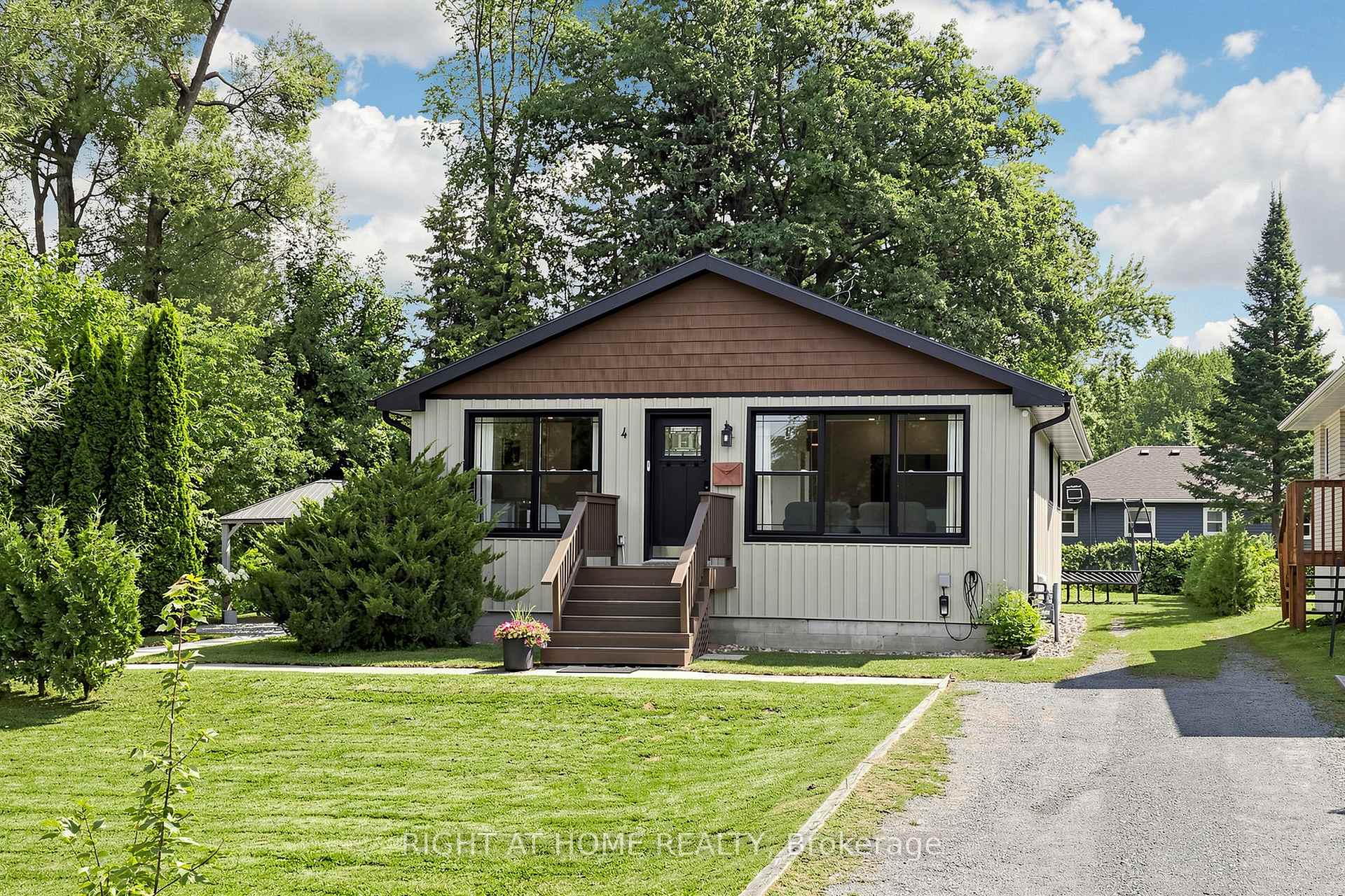 Photo 3 of 4 Waterbend Drive, Georgina, Keswick South — HOMEH