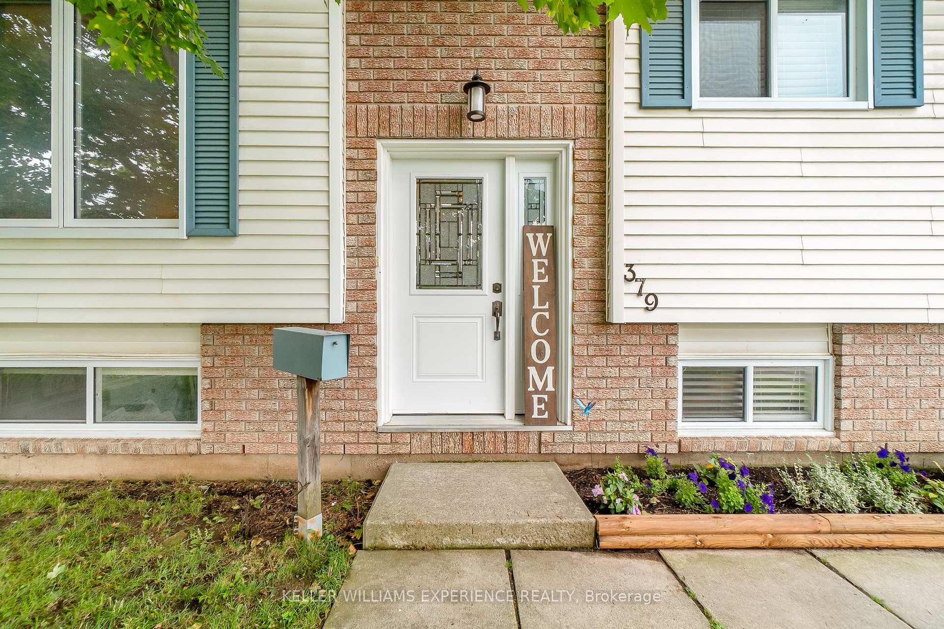 Photo 3 of 379 High Street, Orillia — HOMEH