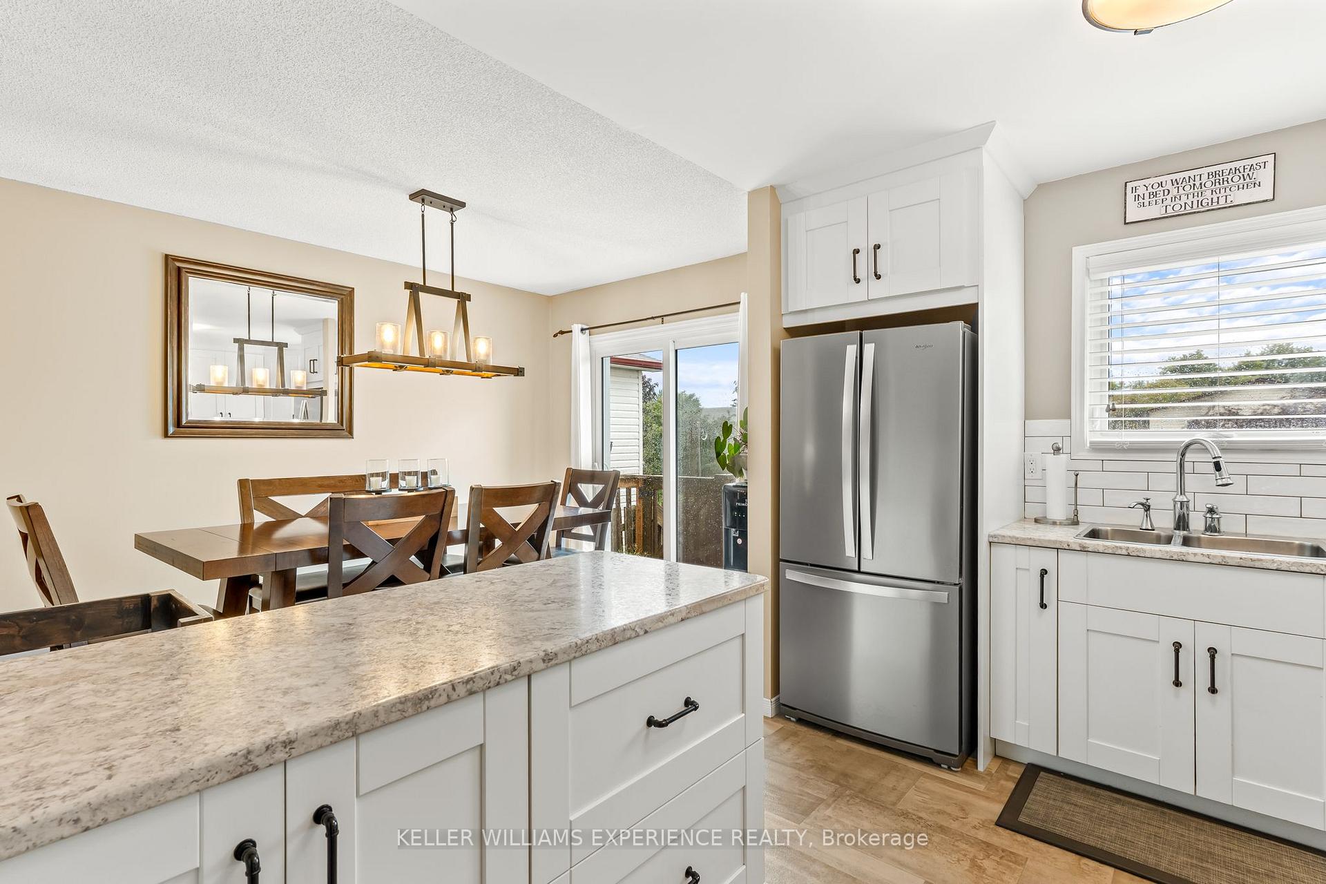 Photo 10 of 379 High Street, Orillia — HOMEH