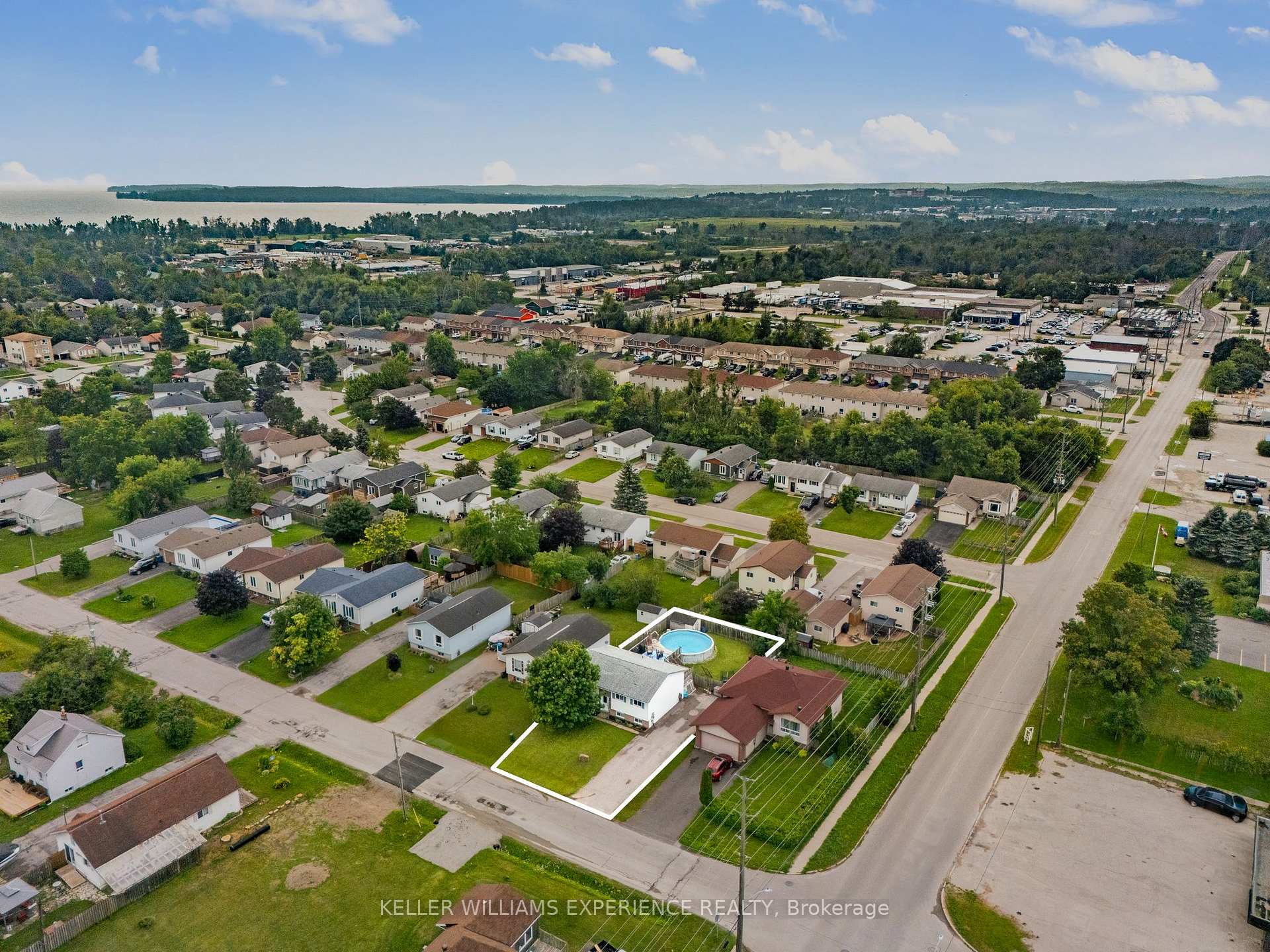 Photo 32 of 379 High Street, Orillia — HOMEH