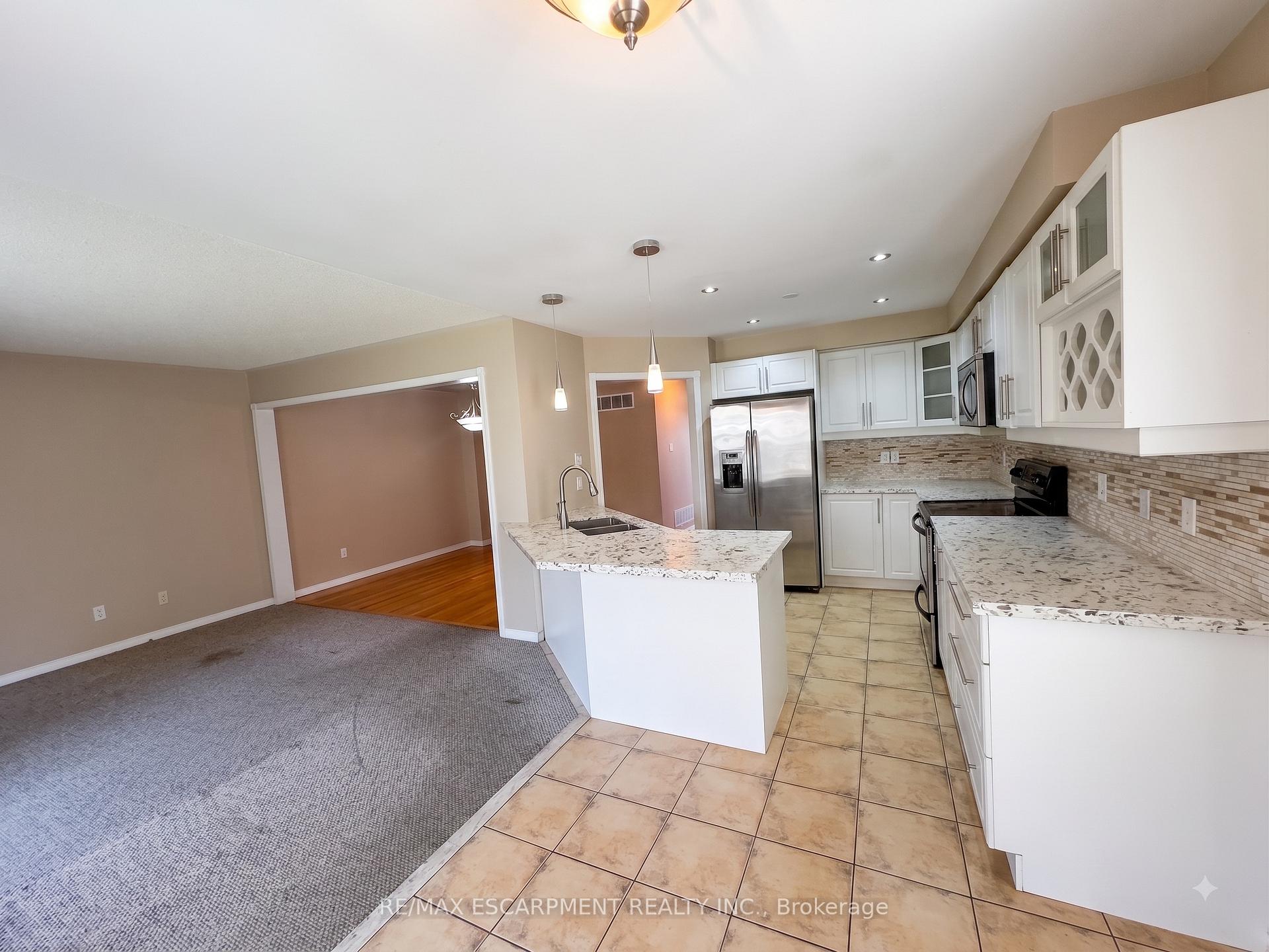 Photo 5 of 56 Peachleaf Crescent, Brampton, Fletcher's Meadow — HOMEH