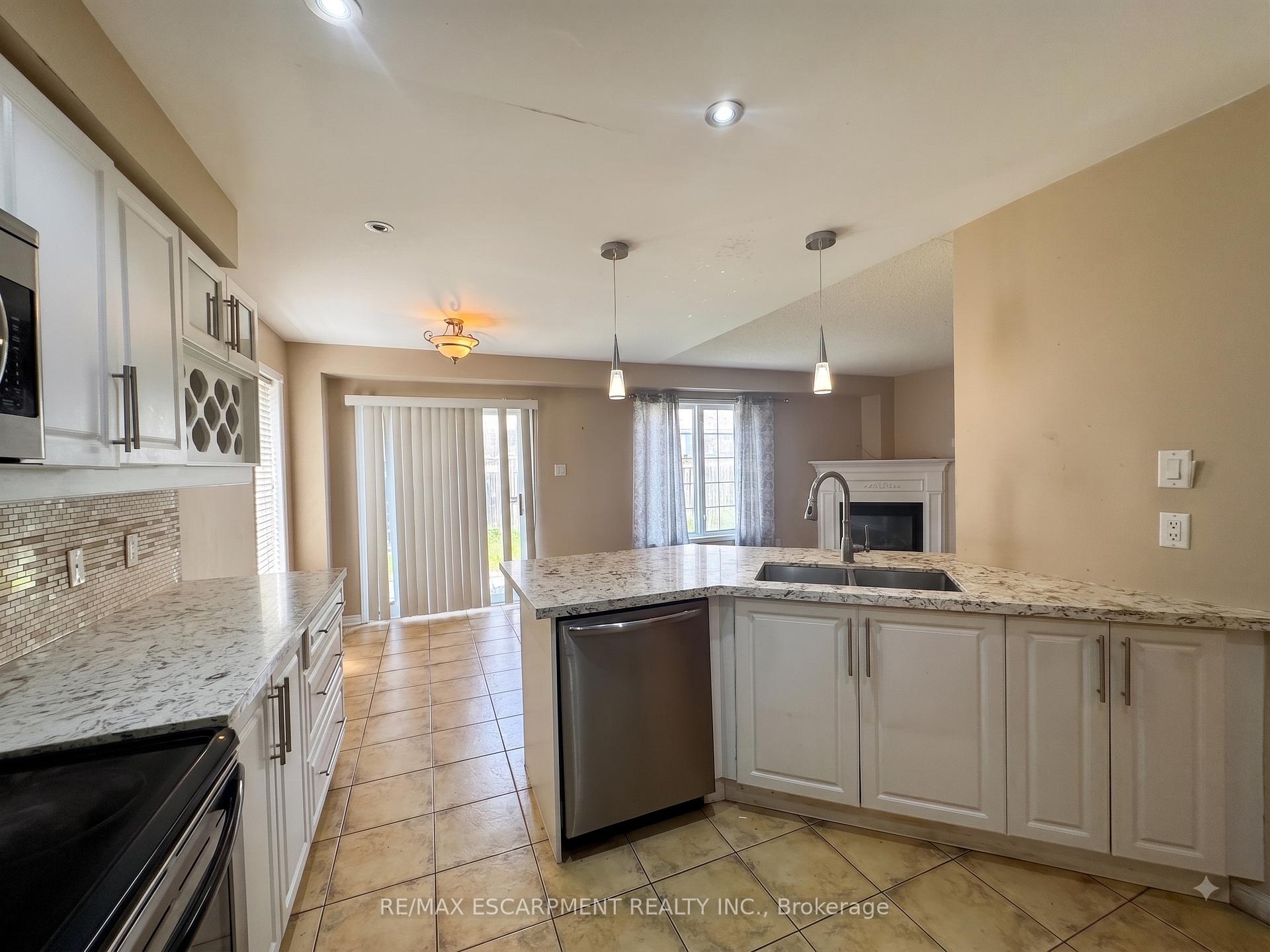 Photo 6 of 56 Peachleaf Crescent, Brampton, Fletcher's Meadow — HOMEH