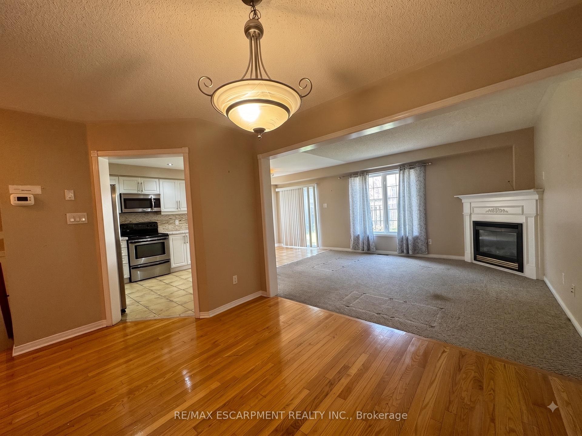 Photo 8 of 56 Peachleaf Crescent, Brampton, Fletcher's Meadow — HOMEH