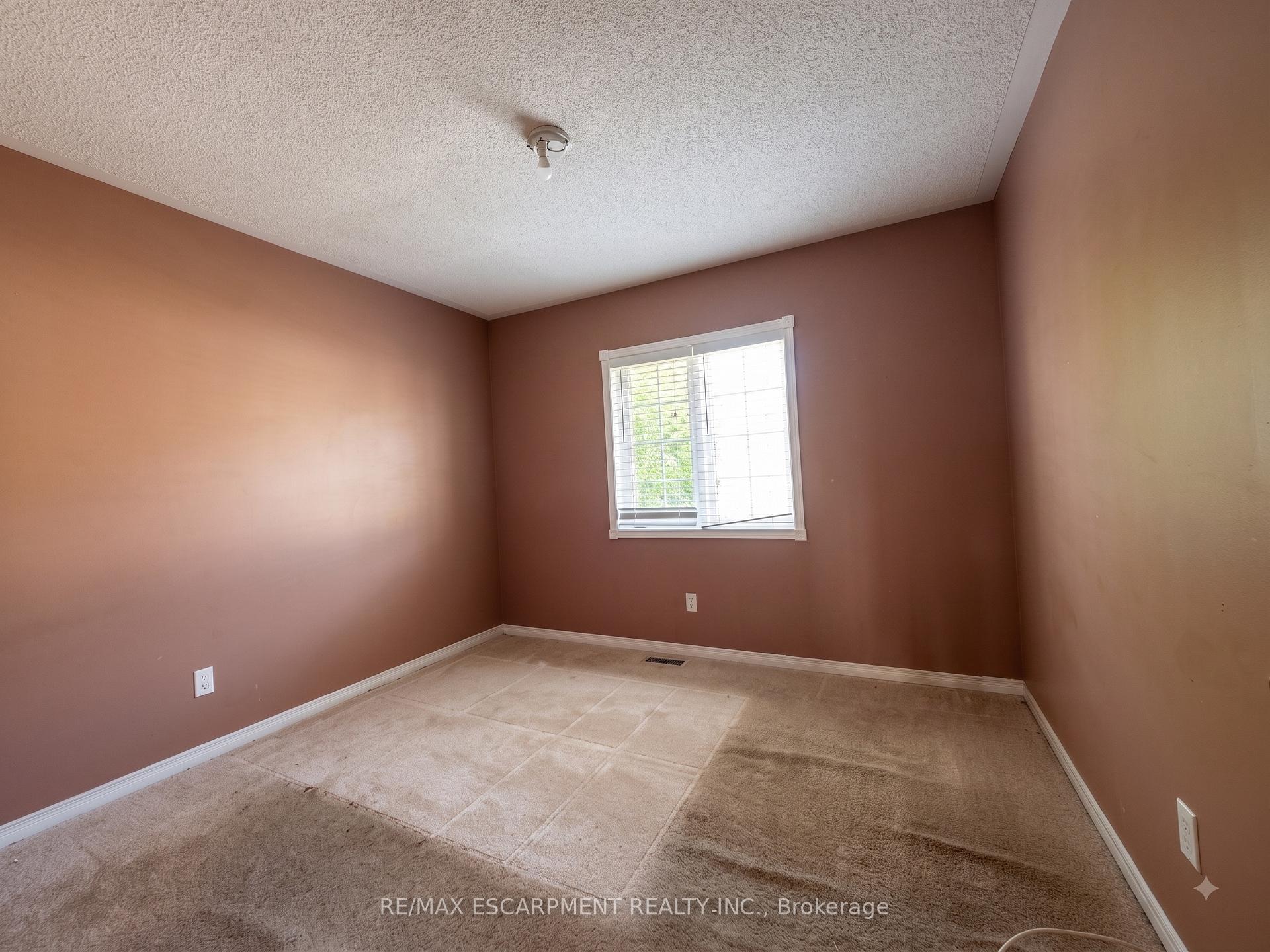 Photo 15 of 56 Peachleaf Crescent, Brampton, Fletcher's Meadow — HOMEH