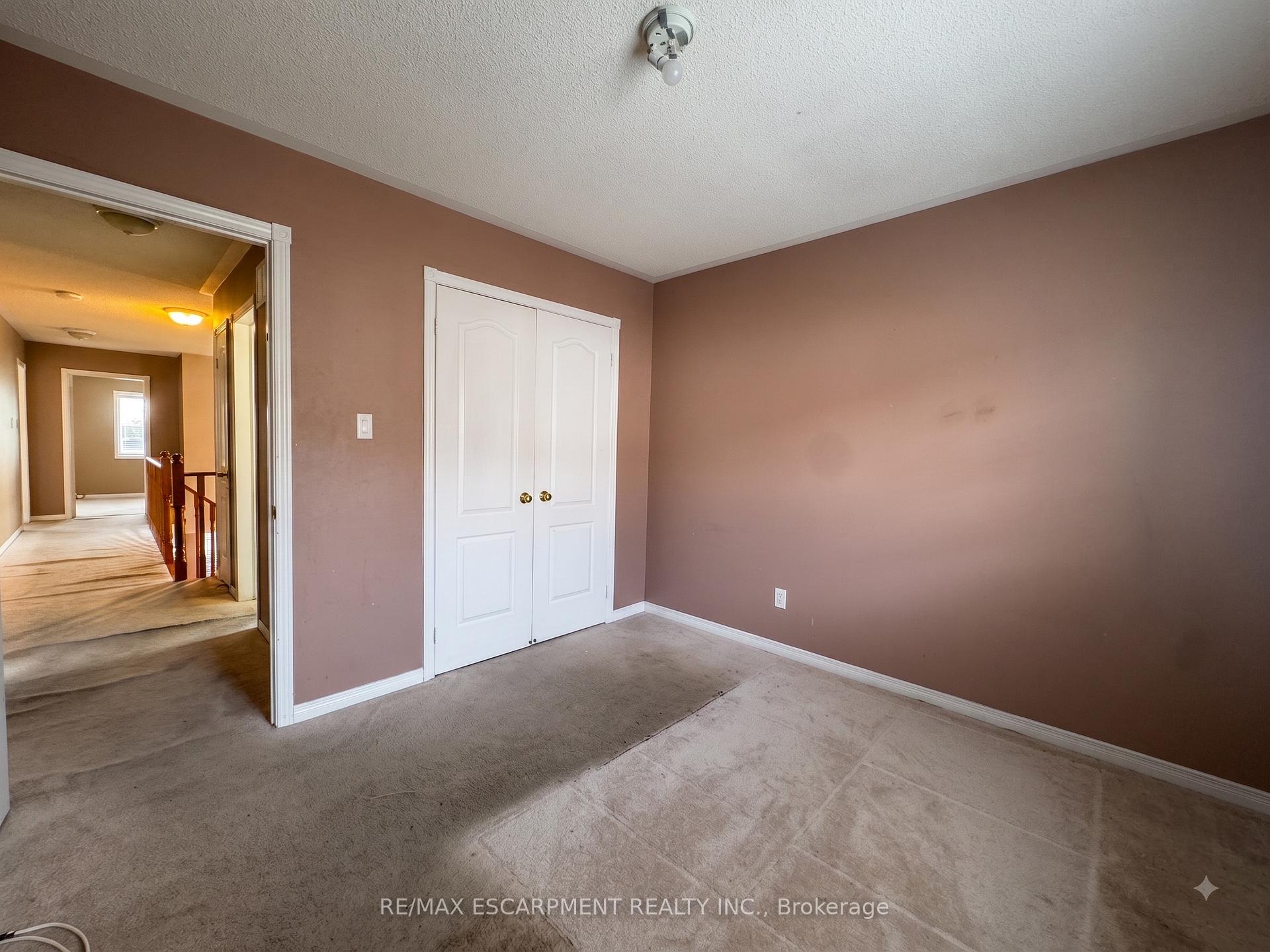 Photo 16 of 56 Peachleaf Crescent, Brampton, Fletcher's Meadow — HOMEH