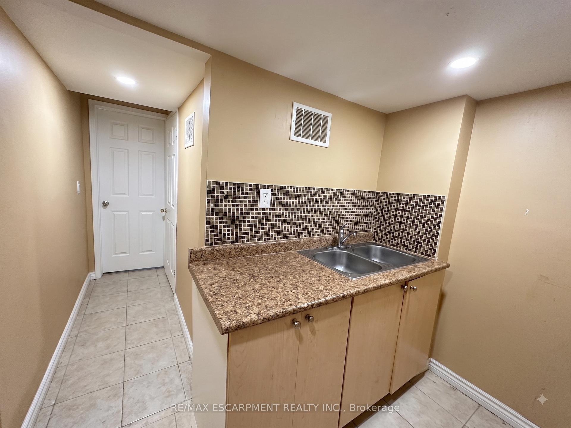Photo 20 of 56 Peachleaf Crescent, Brampton, Fletcher's Meadow — HOMEH