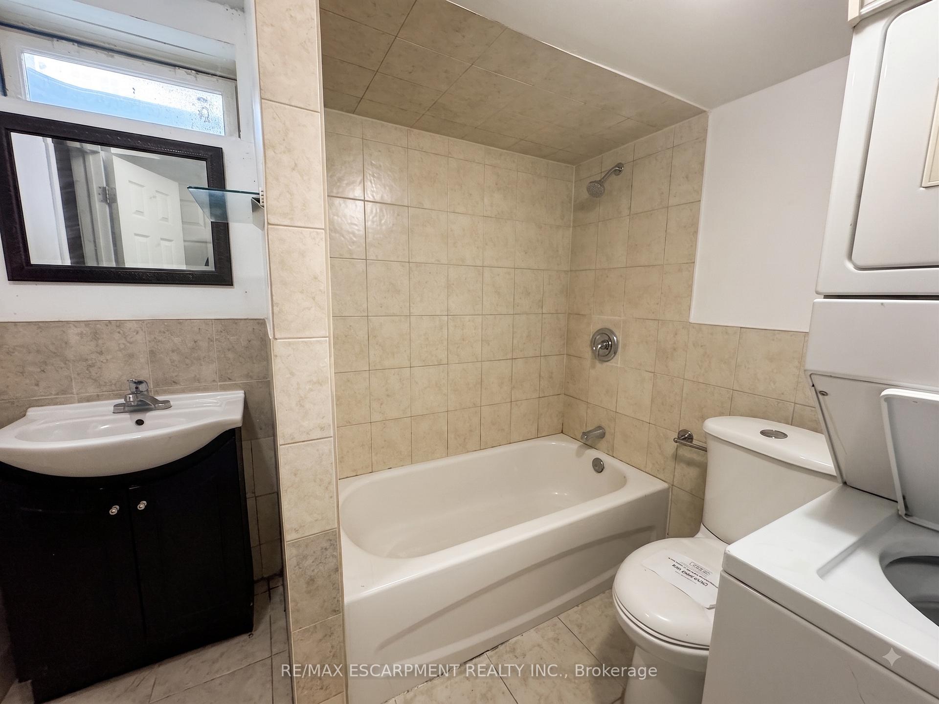 Photo 24 of 56 Peachleaf Crescent, Brampton, Fletcher's Meadow — HOMEH