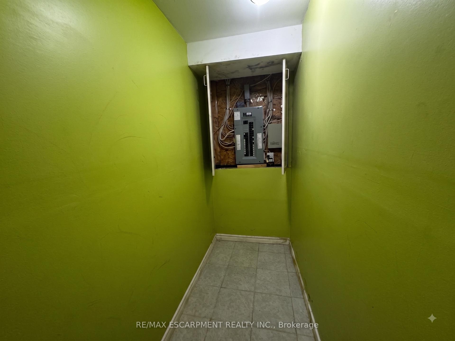Photo 25 of 56 Peachleaf Crescent, Brampton, Fletcher's Meadow — HOMEH