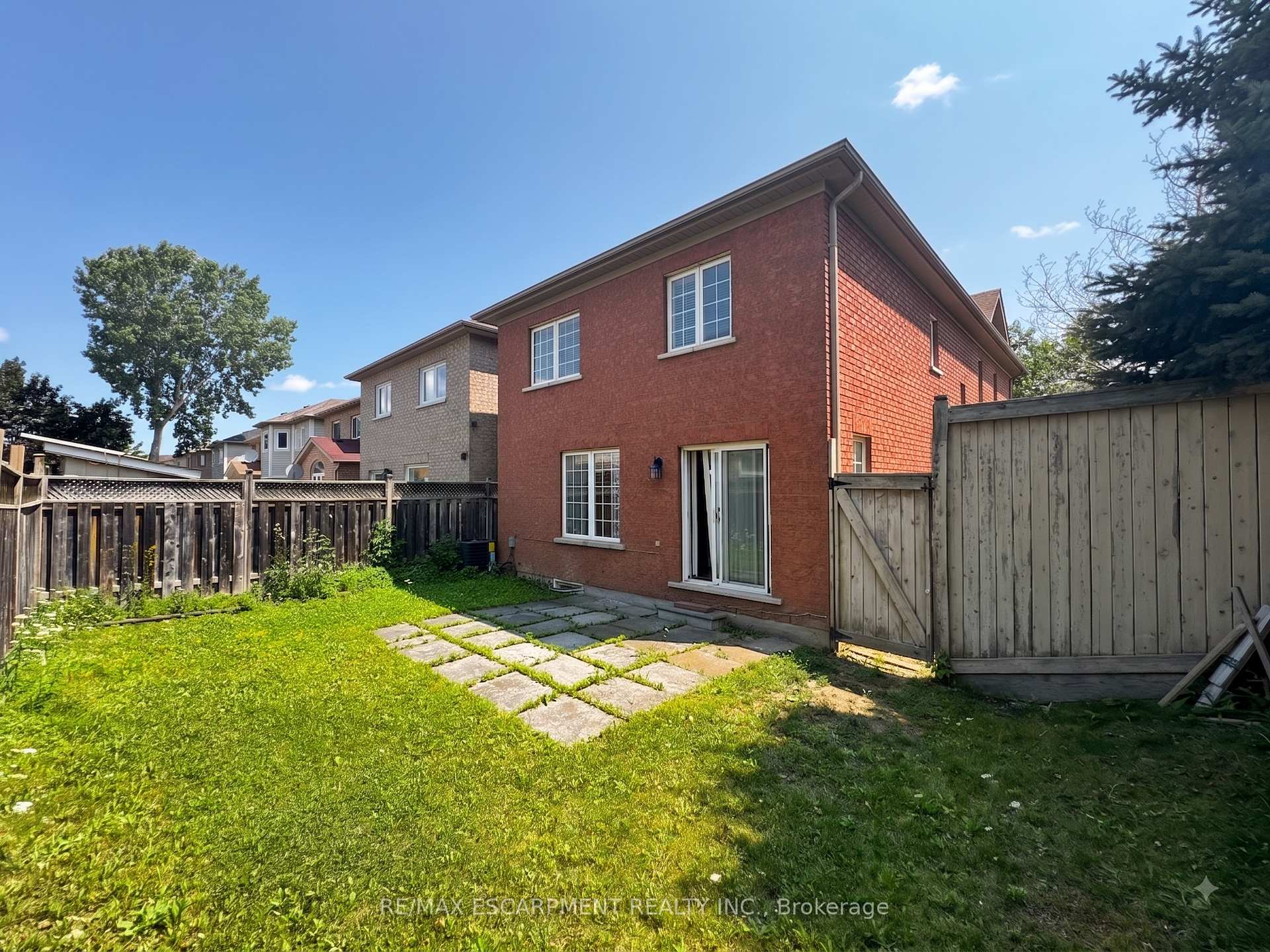 Photo 26 of 56 Peachleaf Crescent, Brampton, Fletcher's Meadow — HOMEH