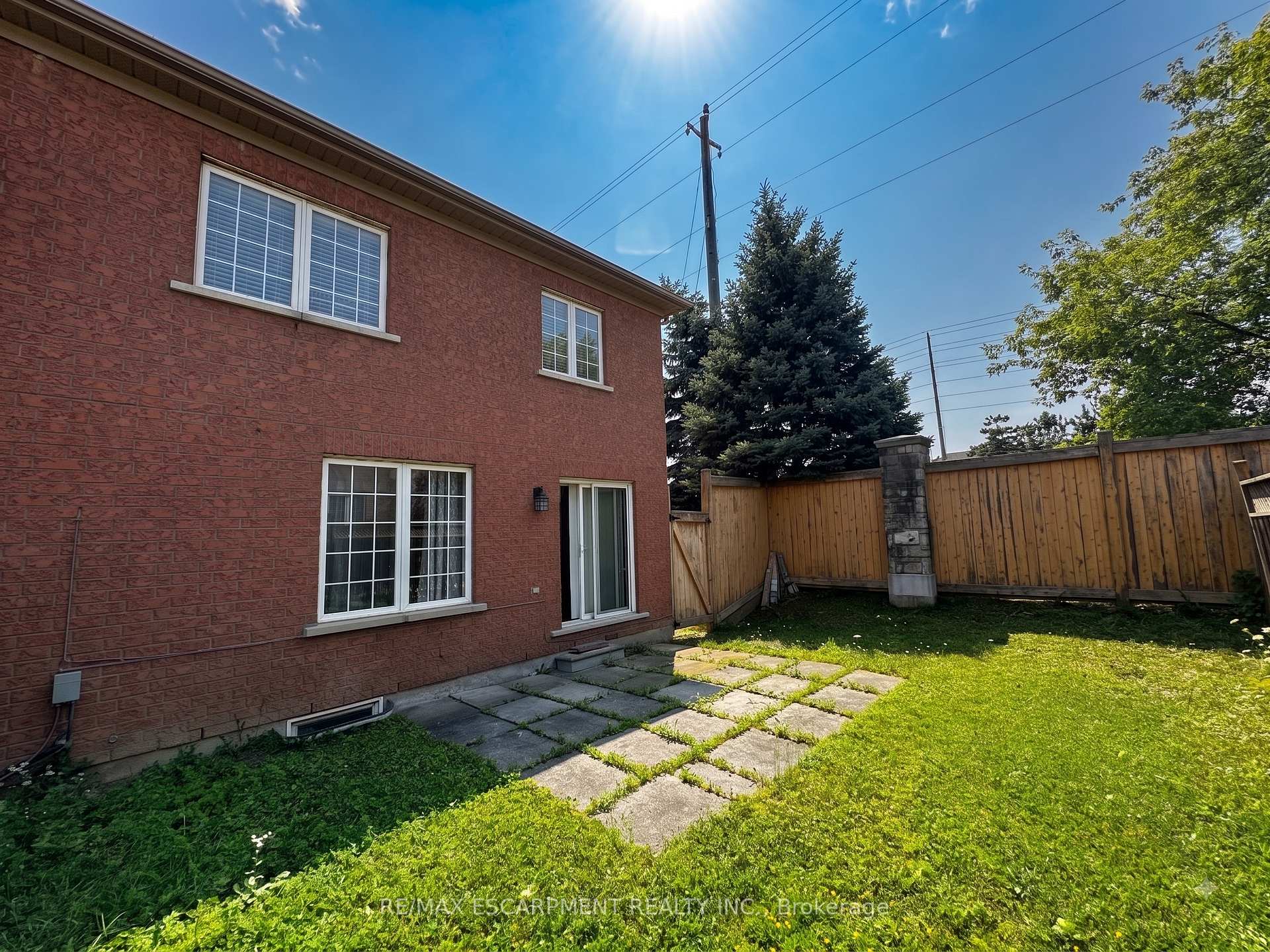 Photo 27 of 56 Peachleaf Crescent, Brampton, Fletcher's Meadow — HOMEH