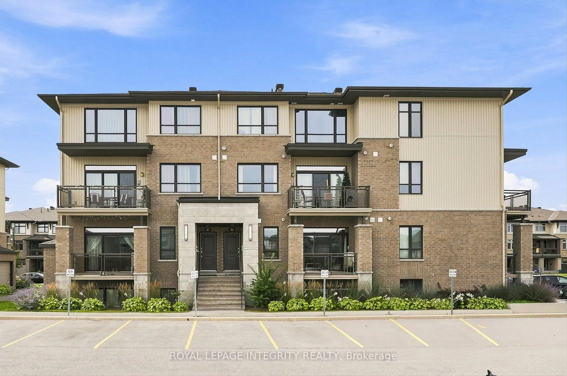 Photo 1 of 41 Carabiner Private, Ottawa, Mer Bleue/Bradley Estates/Anderson Park — HOMEH