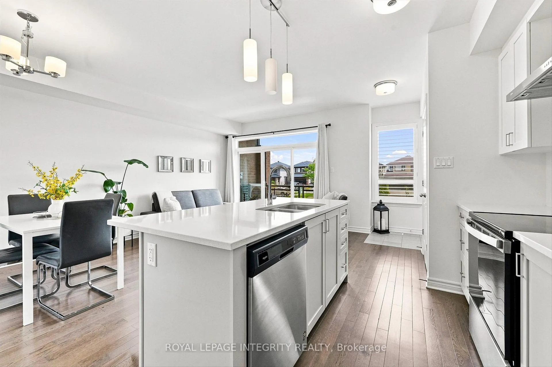 Photo 7 of 41 Carabiner Private, Ottawa, Mer Bleue/Bradley Estates/Anderson Park — HOMEH
