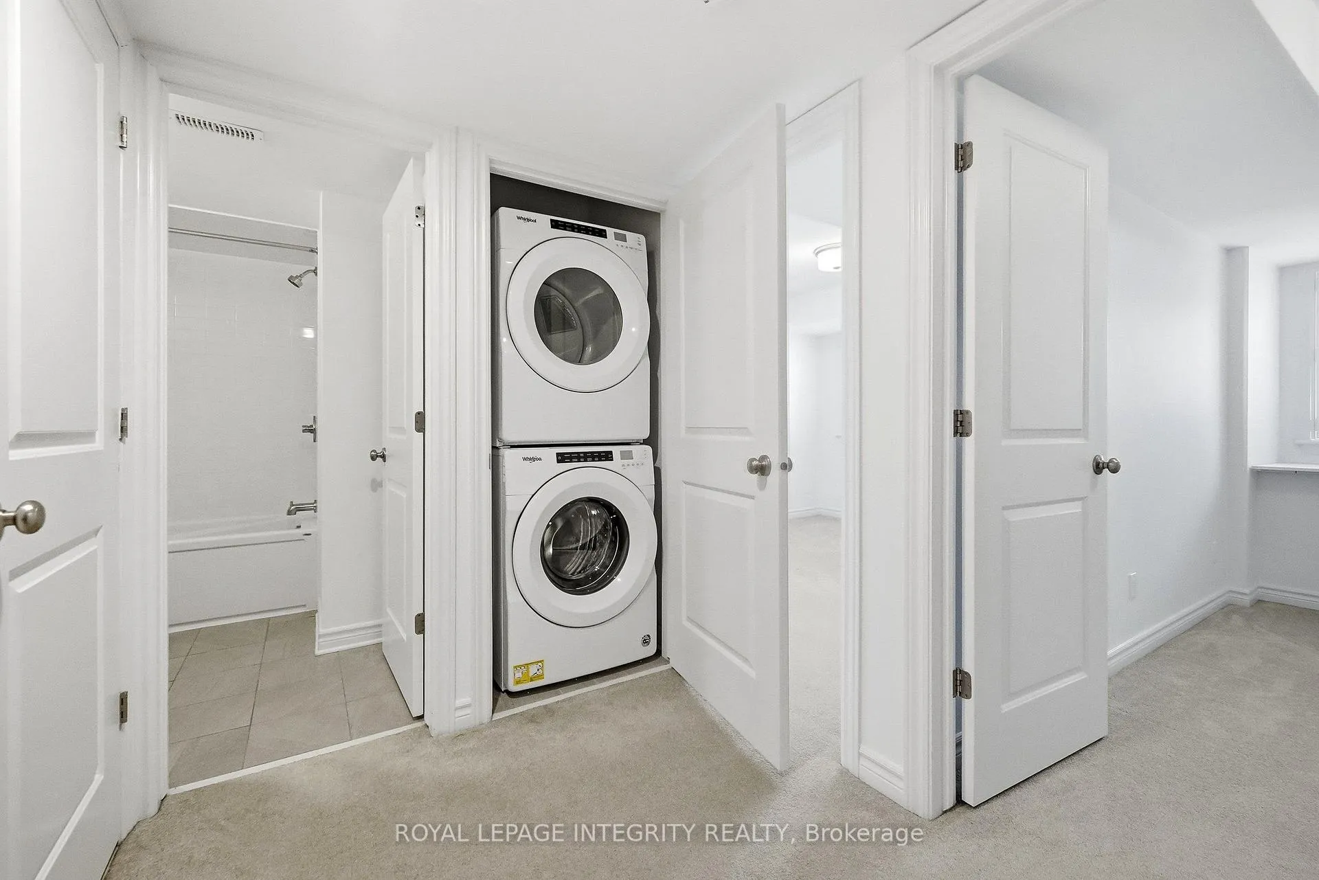 Photo 18 of 41 Carabiner Private, Ottawa, Mer Bleue/Bradley Estates/Anderson Park — HOMEH