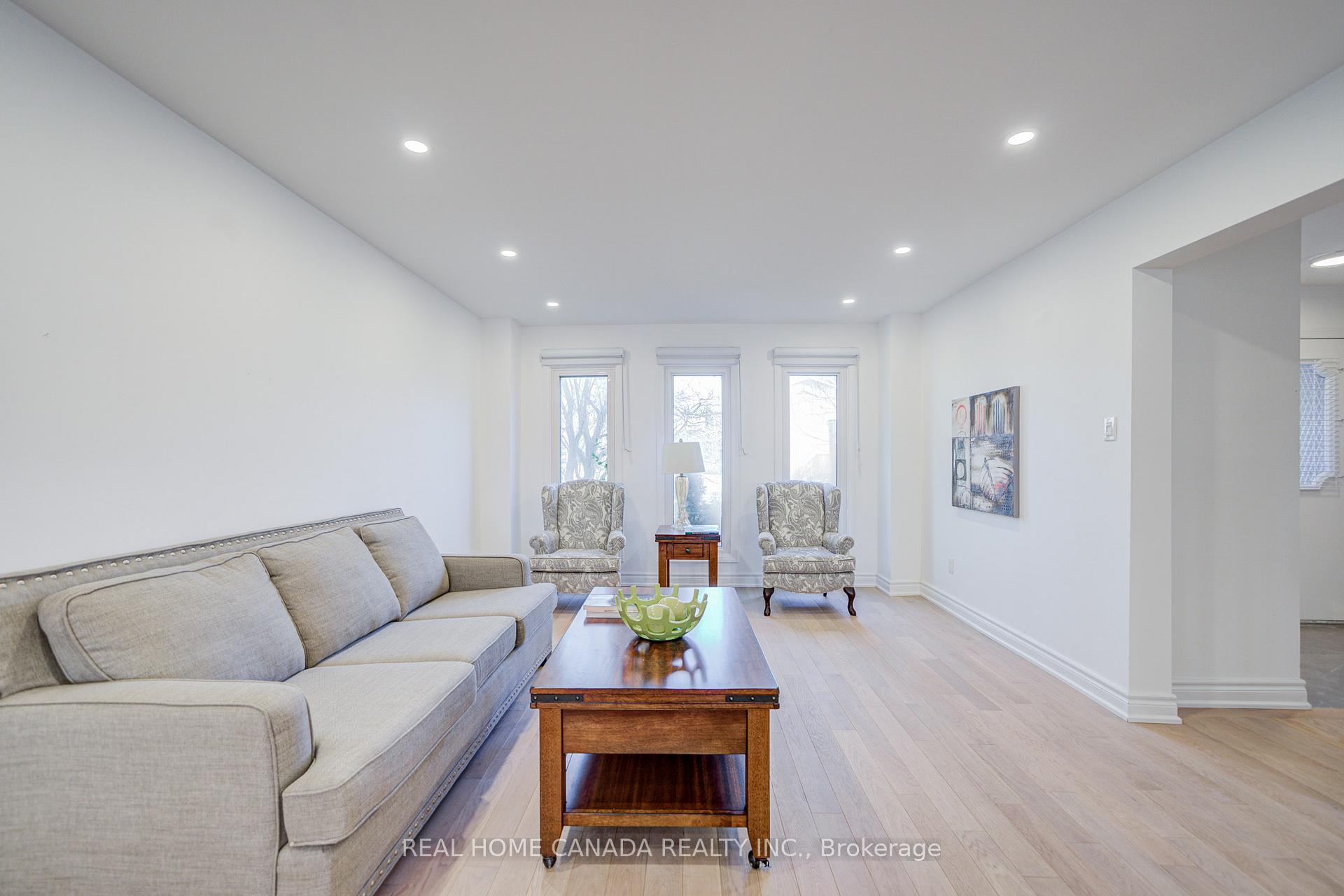 Photo 5 of 20 Saddletree Drive, North York, Bayview Woods-Steeles — HOMEH