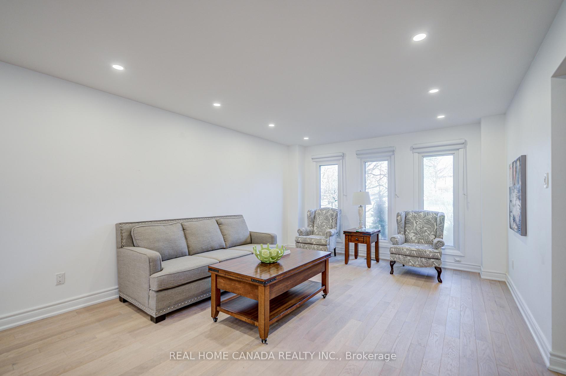 Photo 6 of 20 Saddletree Drive, North York, Bayview Woods-Steeles — HOMEH