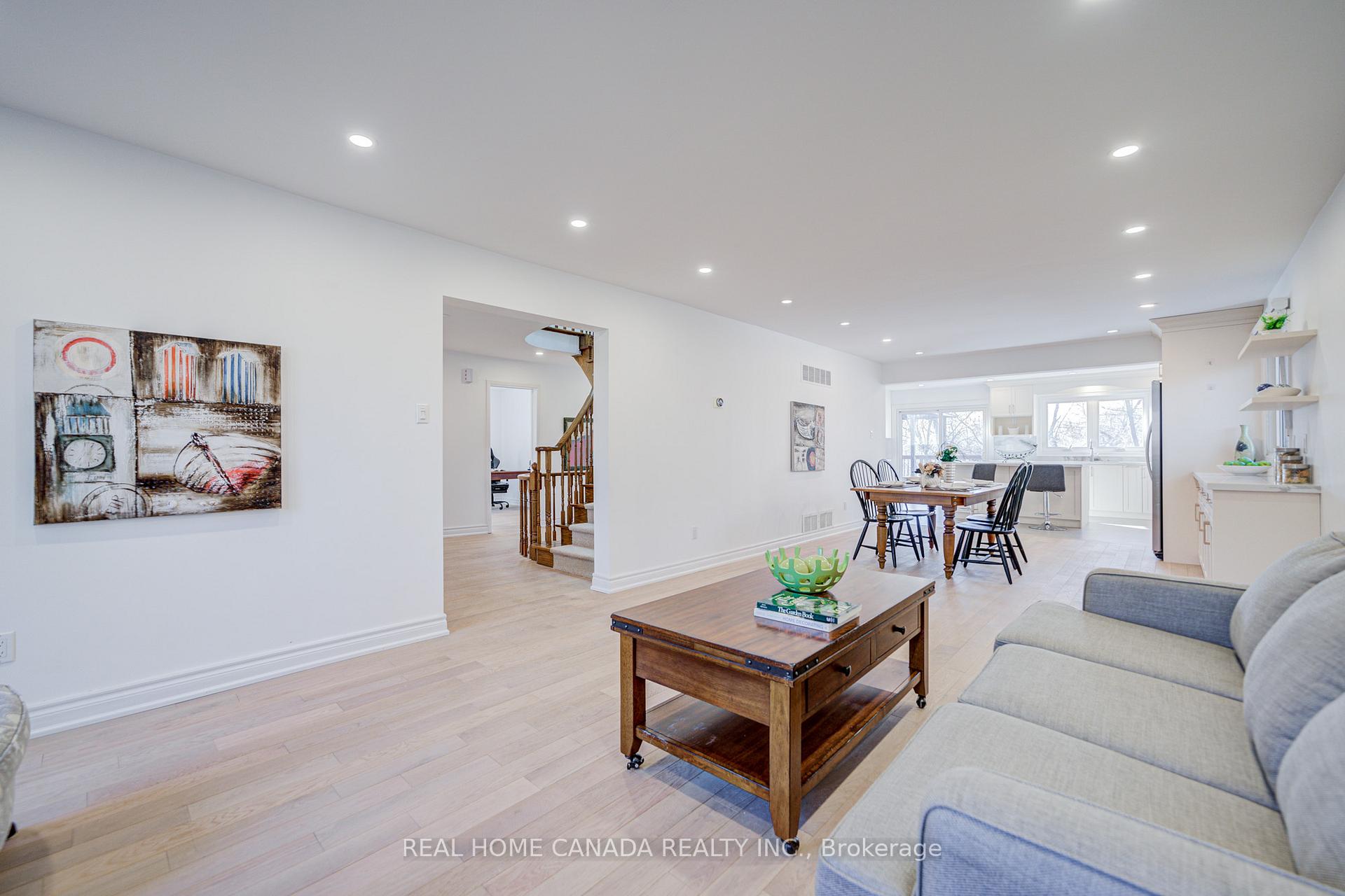 Photo 7 of 20 Saddletree Drive, North York, Bayview Woods-Steeles — HOMEH