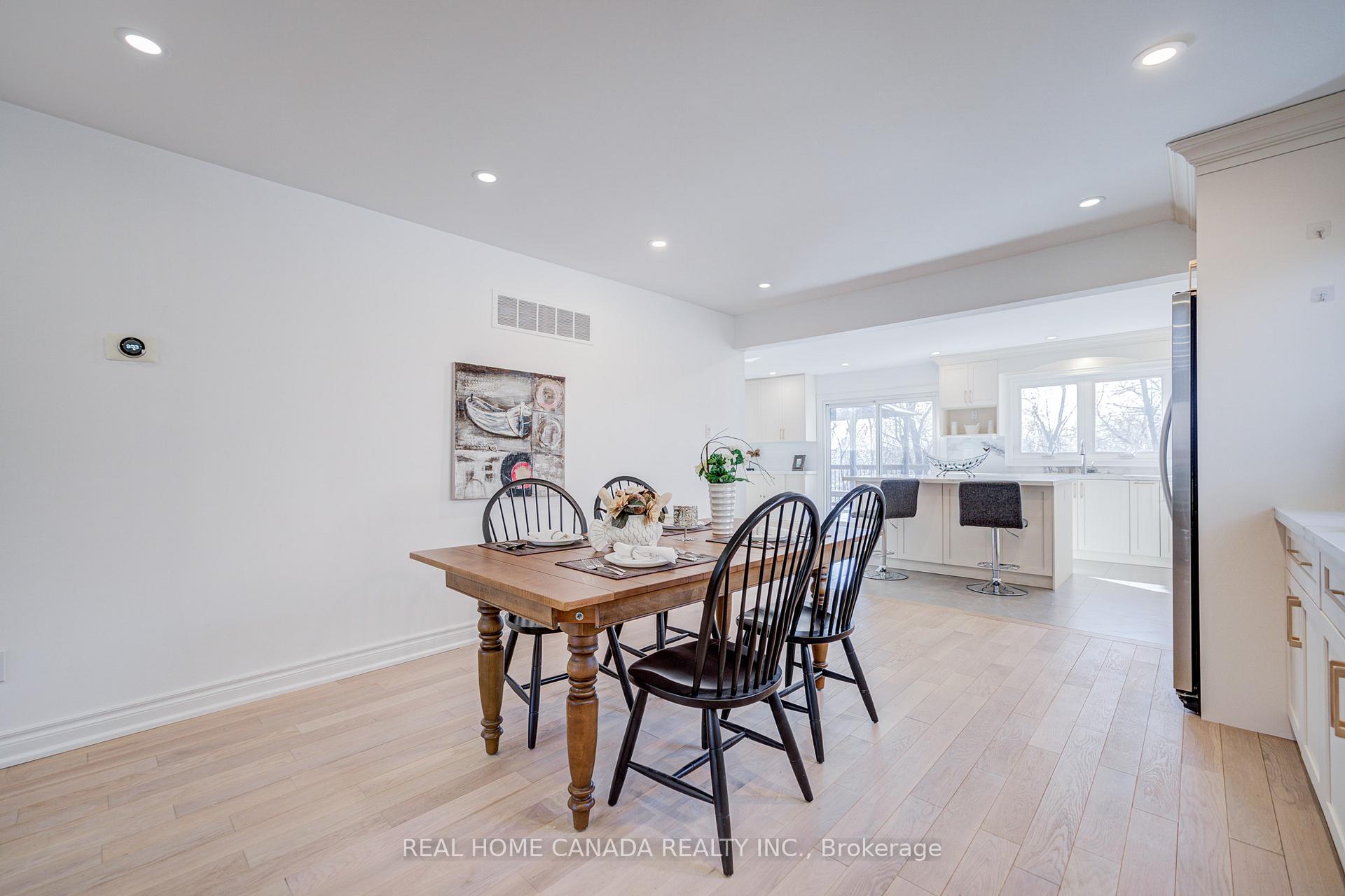 Photo 10 of 20 Saddletree Drive, North York, Bayview Woods-Steeles — HOMEH